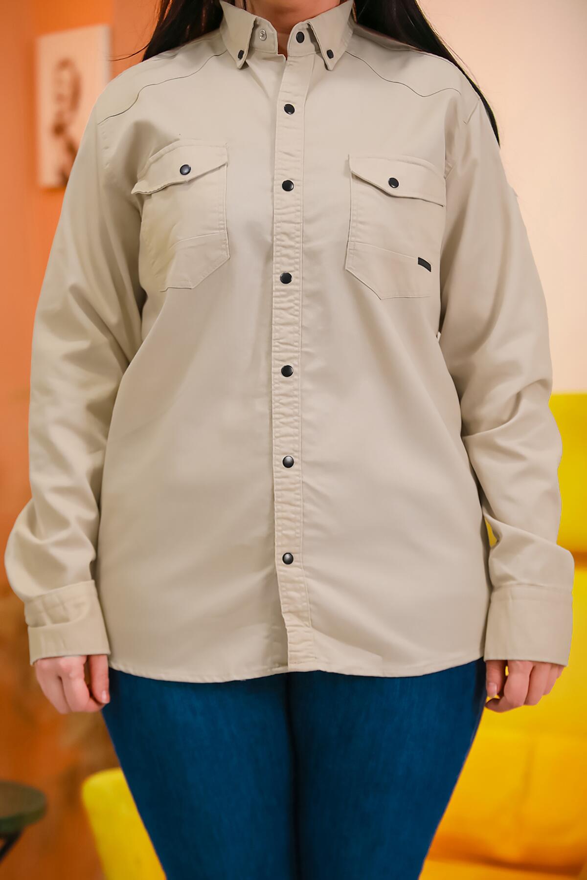 Büyük Beden Çıt Çıt Düğmeli Önden Cepli Gömlek Bej
