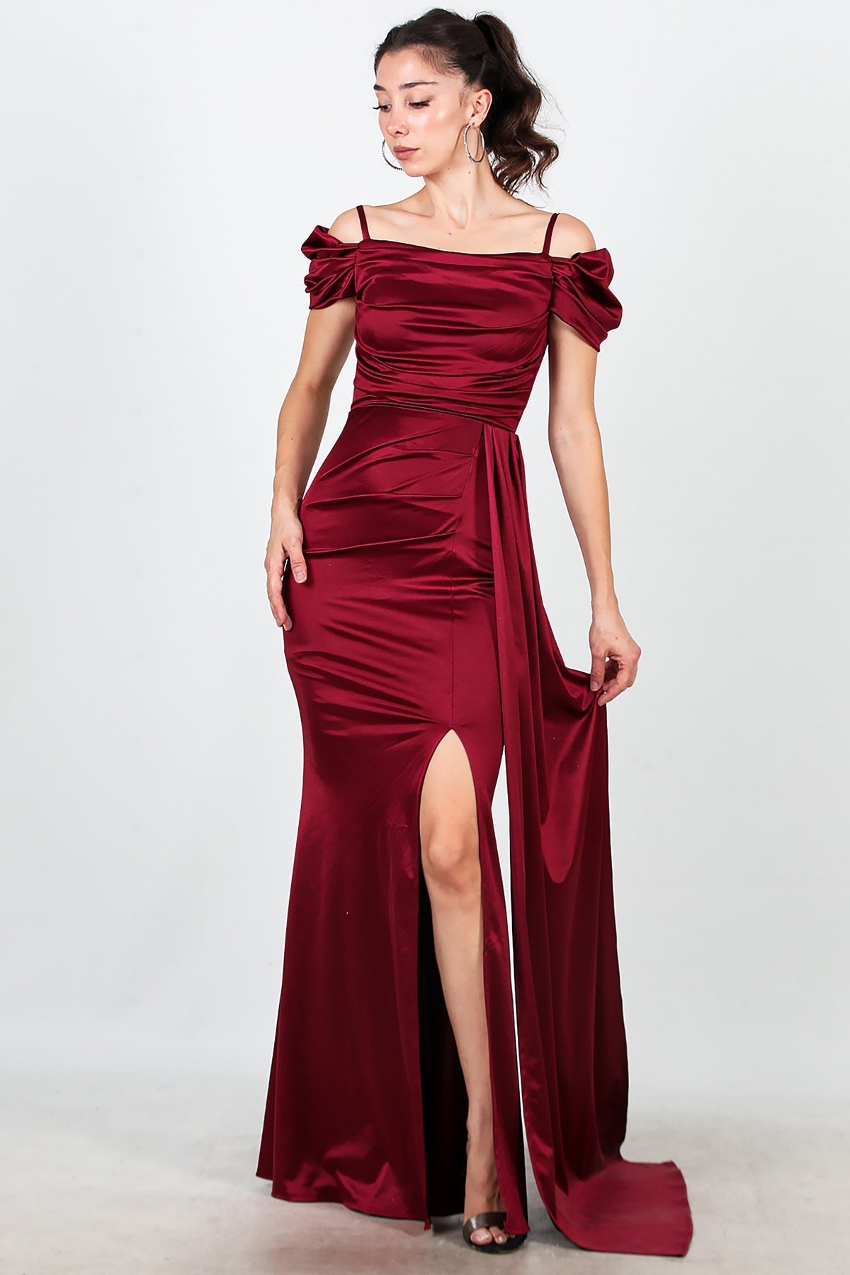 Kadın Düşük Omuz Saten Uzun Abiye Bordo
