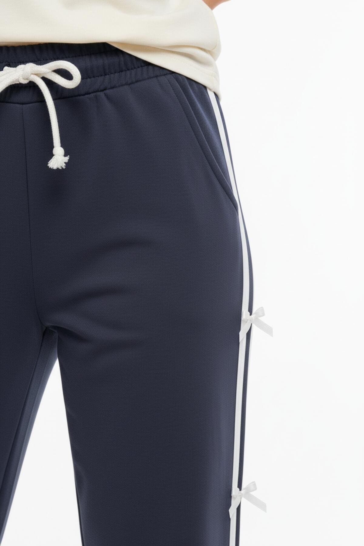 Kadın Yanları Fiyonk Detay Düz Paça Eşofman Füme