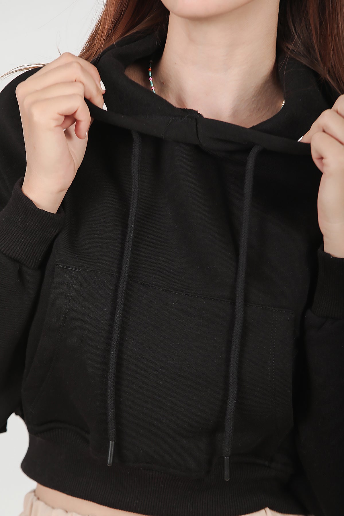 Kadın Üç İplik Kanguru Cepli Kapşonlu Kısa Sweat