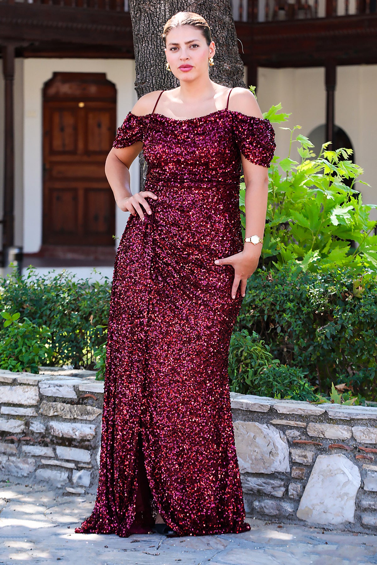 Büyük Beden Düşük Omuz Yırtmaçlı Pullu Uzun Abiye Bordo