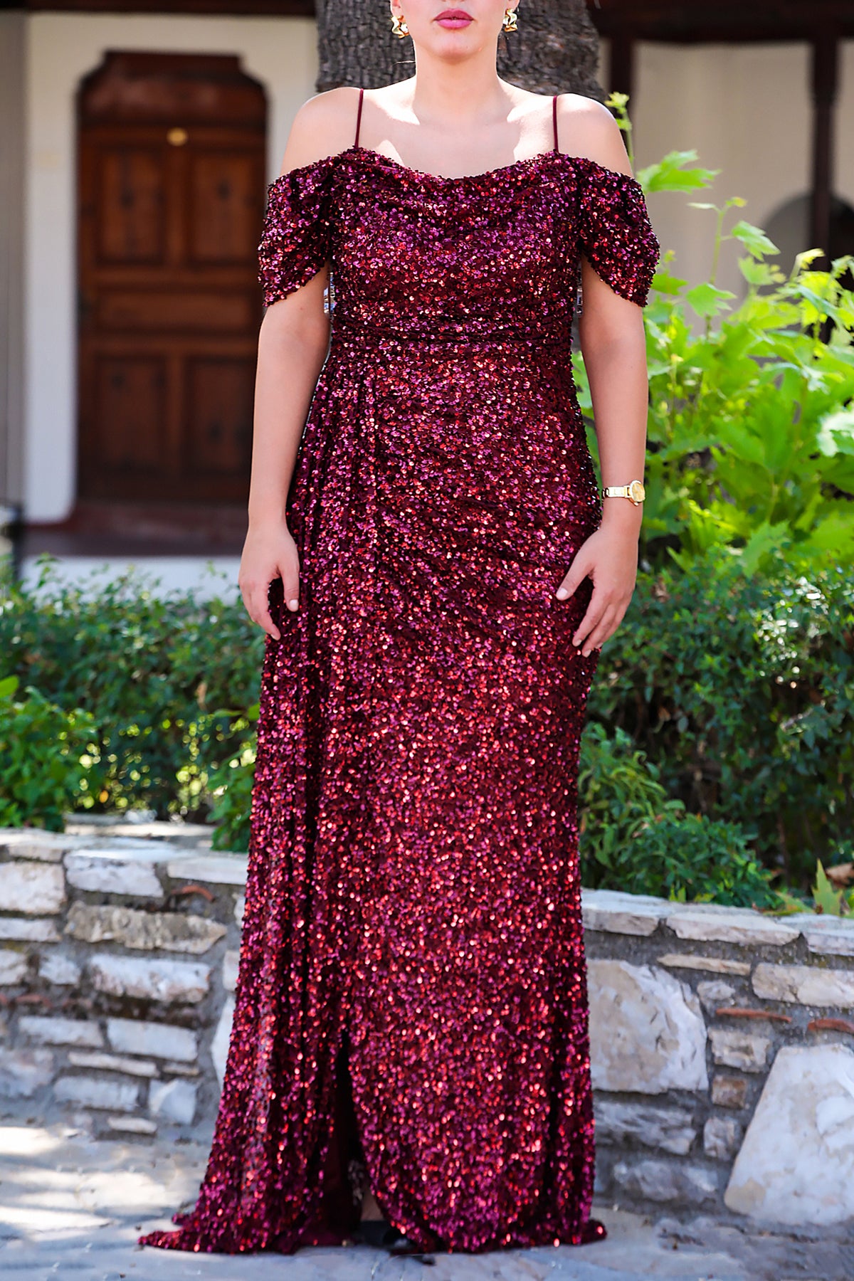 Büyük Beden Düşük Omuz Yırtmaçlı Pullu Uzun Abiye Bordo