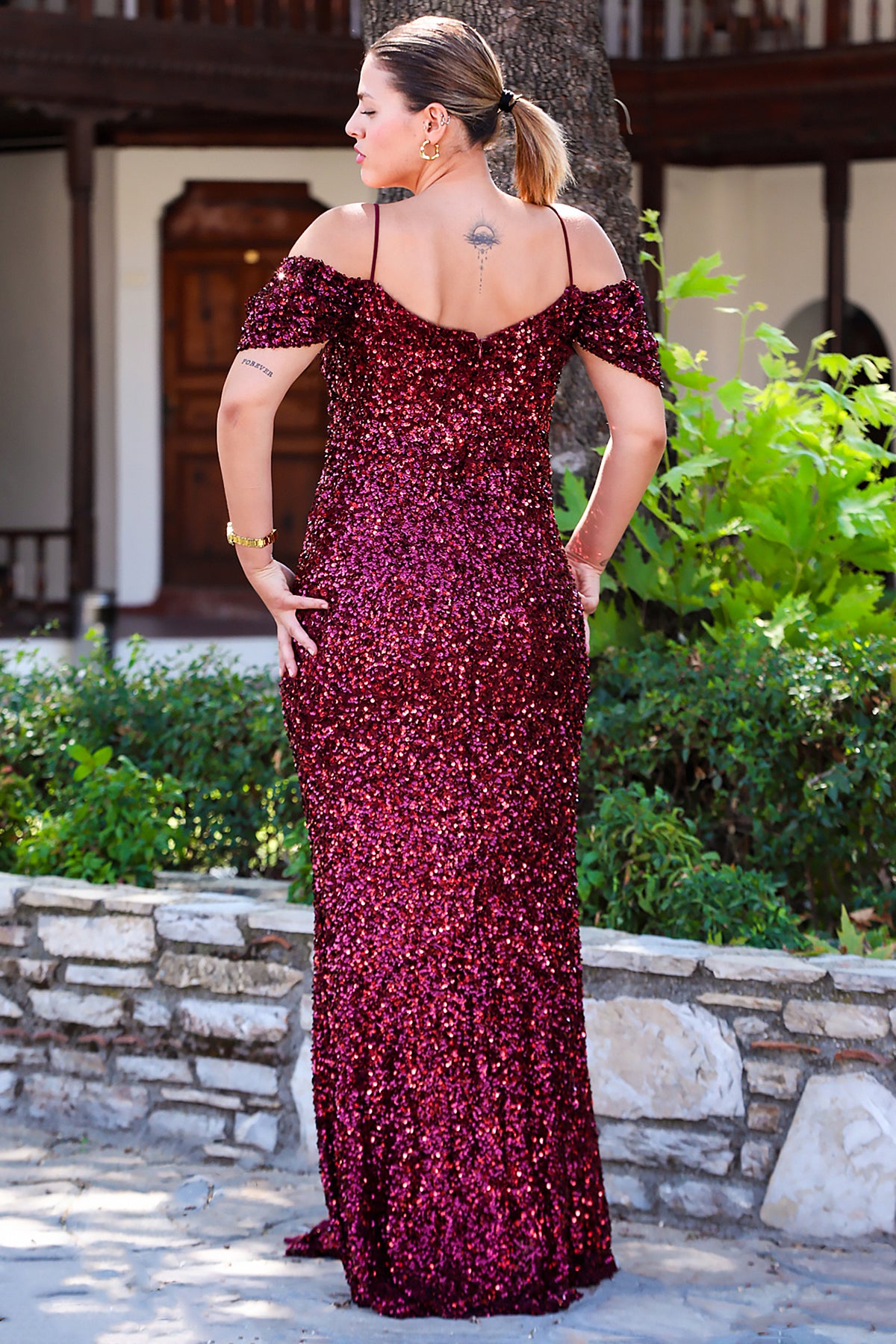 Büyük Beden Düşük Omuz Yırtmaçlı Pullu Uzun Abiye Bordo