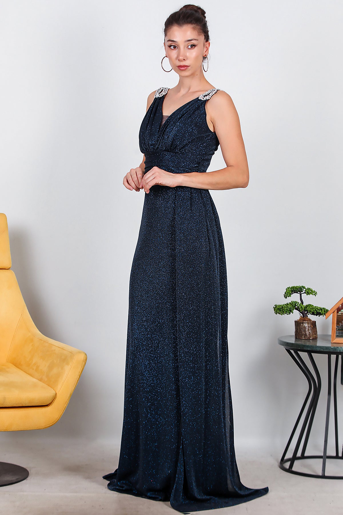 Kadın Omuz Aksesuarlı Uzun Simli Abiye Lacivert