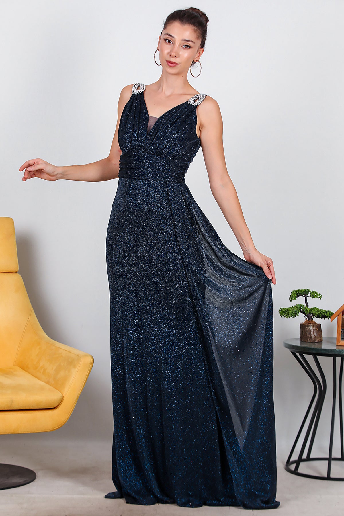 Kadın Omuz Aksesuarlı Uzun Simli Abiye Lacivert