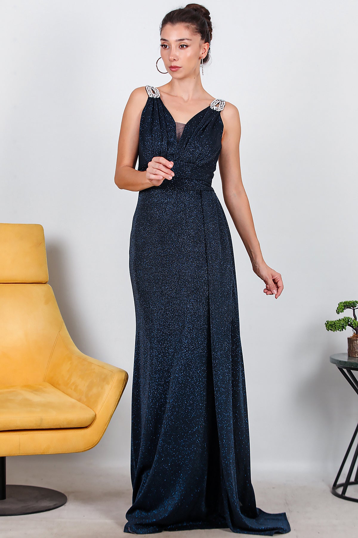 Kadın Omuz Aksesuarlı Uzun Simli Abiye Lacivert