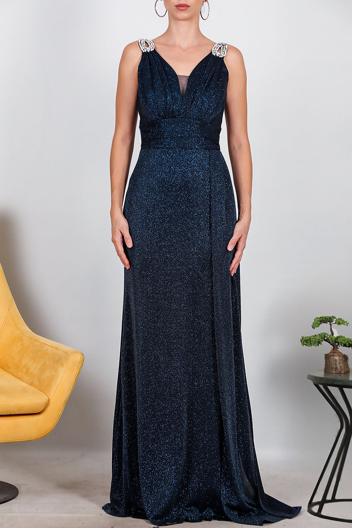 Kadın Omuz Aksesuarlı Uzun Simli Abiye Lacivert