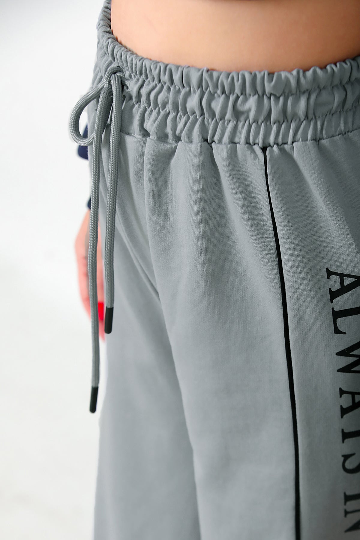 Kadın Yan Şeritli Baskılı Eşofman Gri