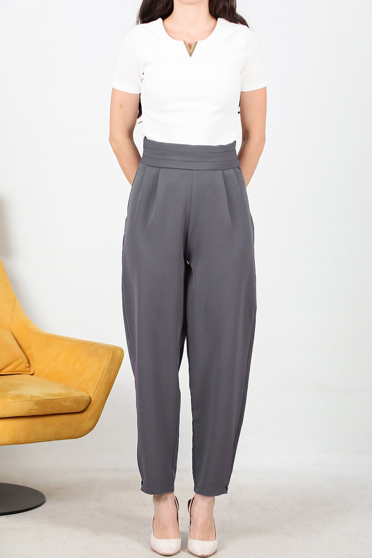 Kadın Beli Pileli Paça Düğmeli Pantolon Füme