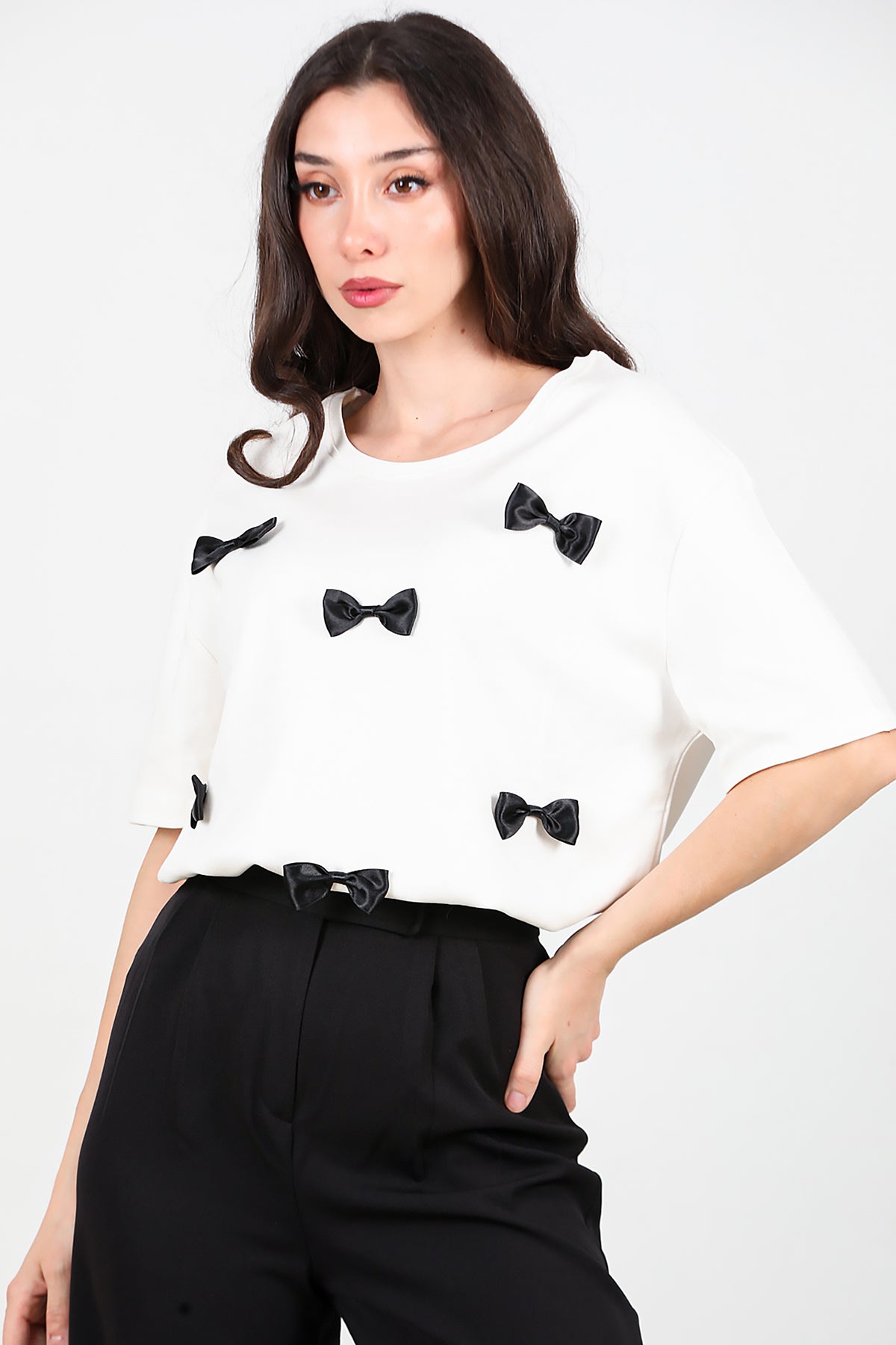 Kadın Fiyonk Detaylı Bisiklet Yaka T-shirt Ekru