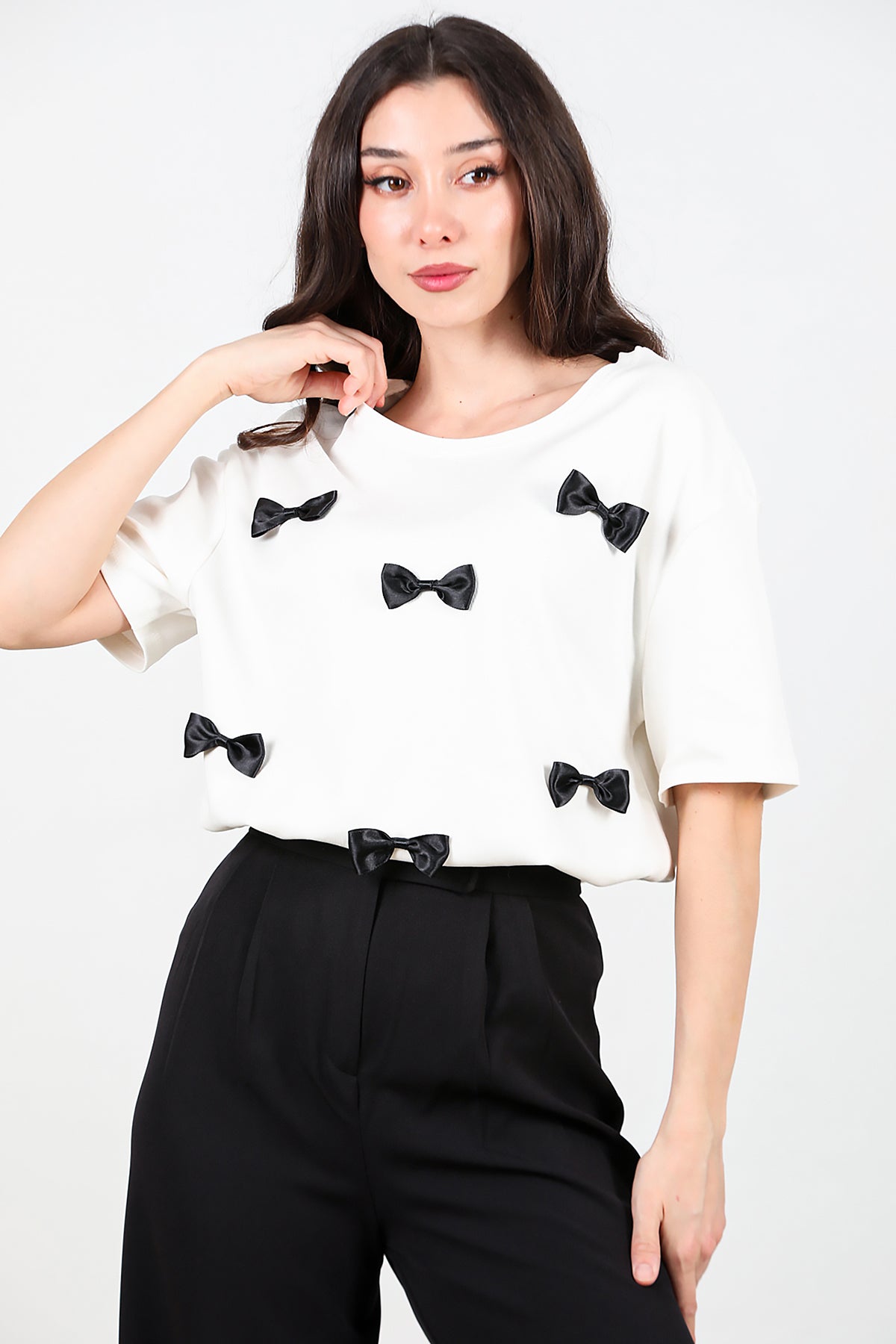 Kadın Fiyonk Detaylı Bisiklet Yaka T-shirt Ekru