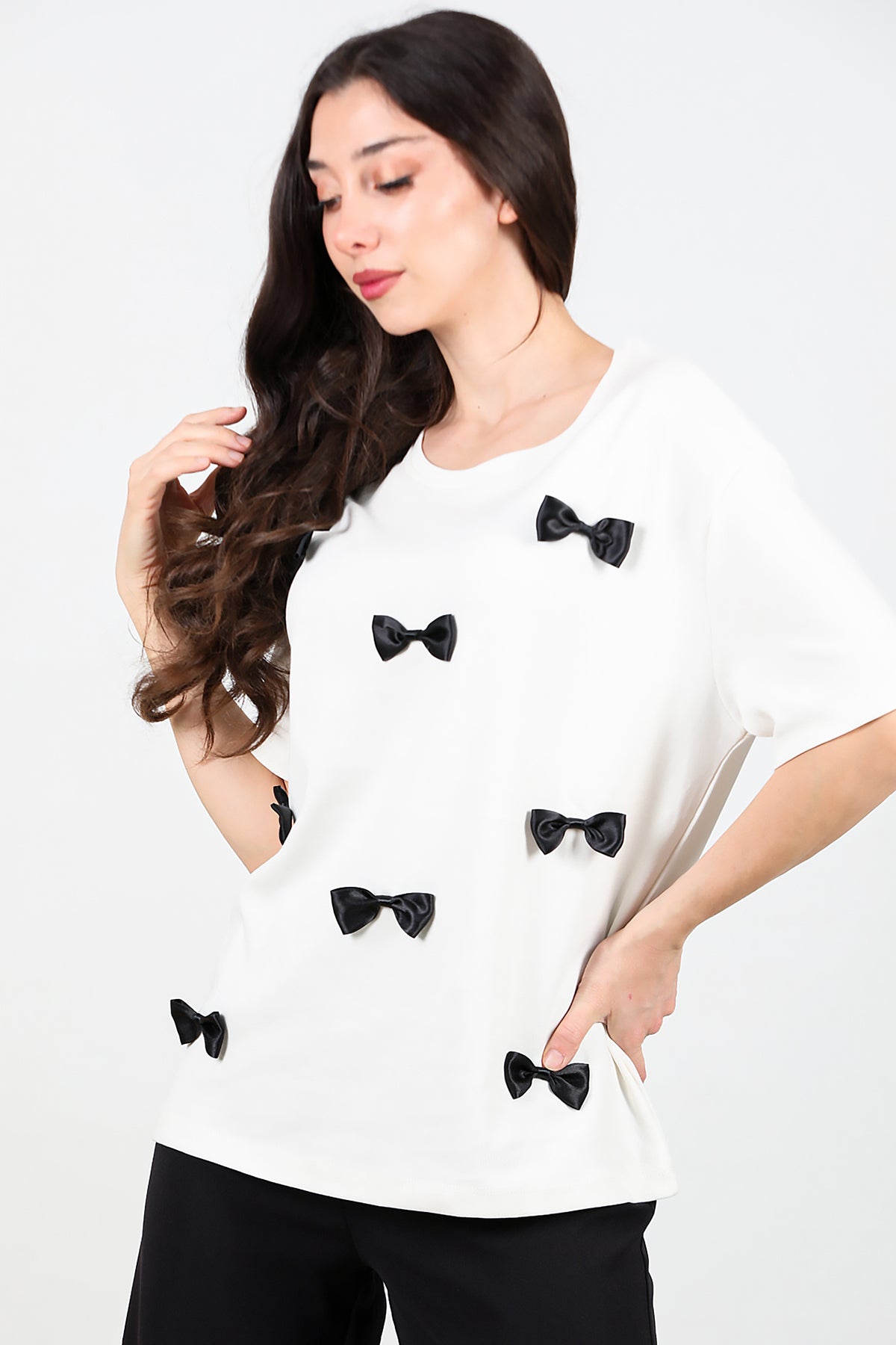 Kadın Fiyonk Detaylı Bisiklet Yaka T-shirt Ekru