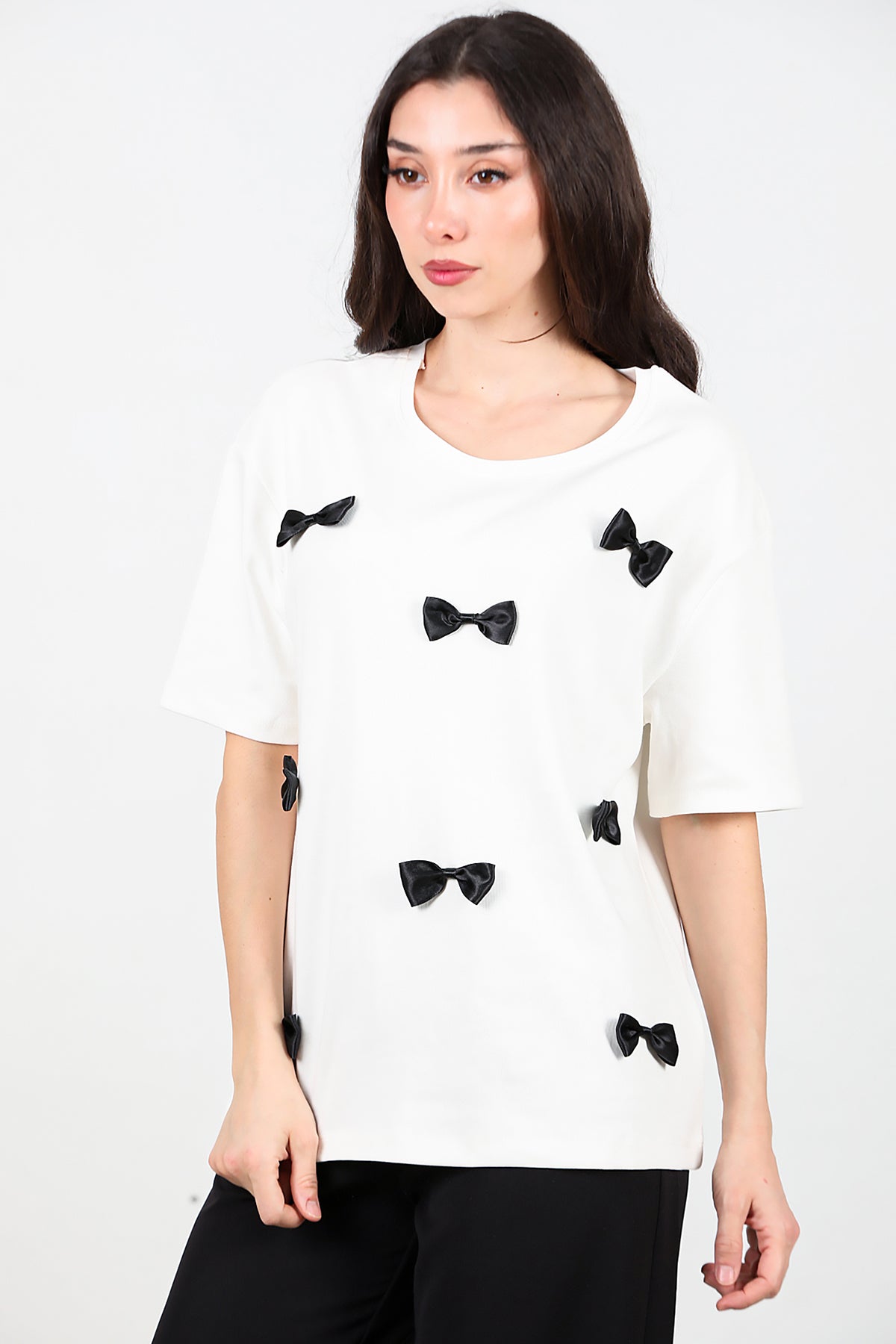 Kadın Fiyonk Detaylı Bisiklet Yaka T-shirt Ekru
