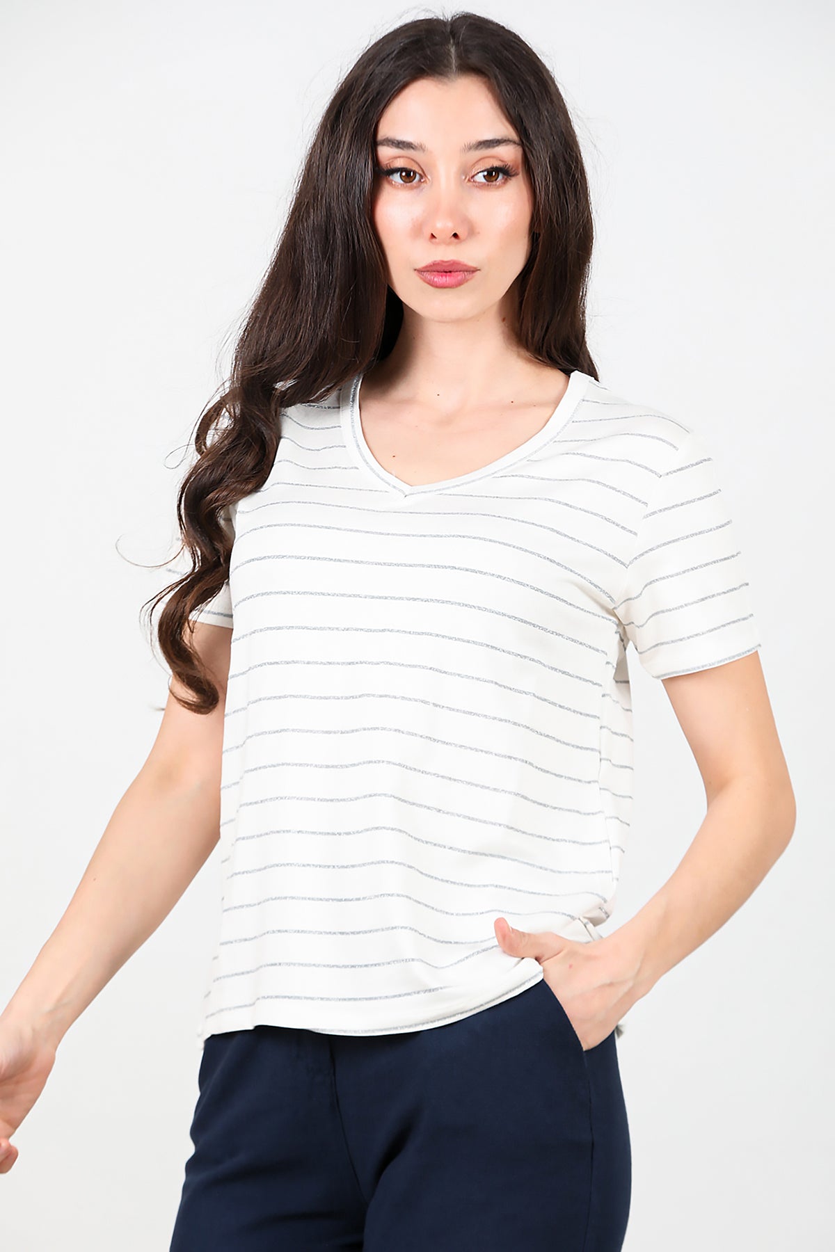 Kadın Çizgili V Yaka T-shirt Ekru