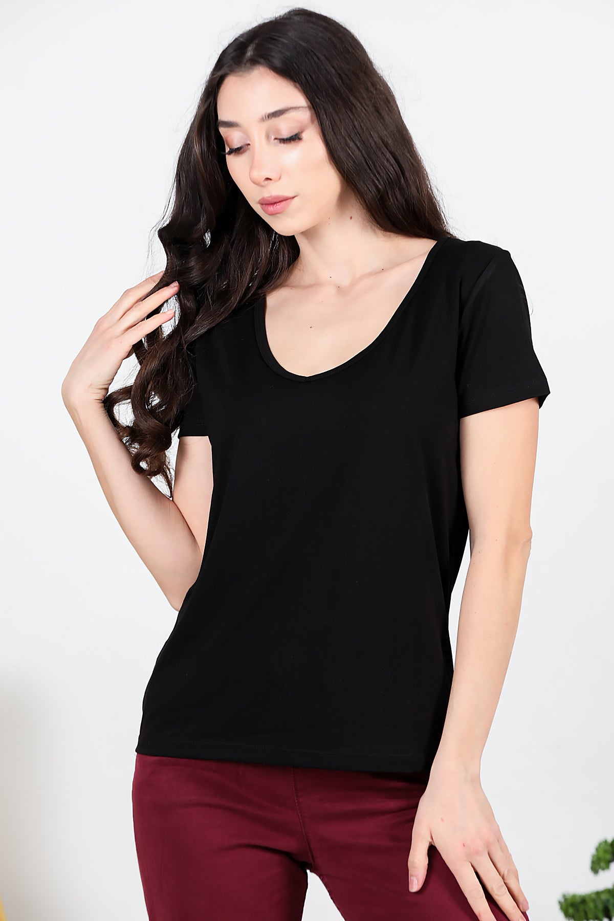Kadın V Yaka T-shirt Siyah