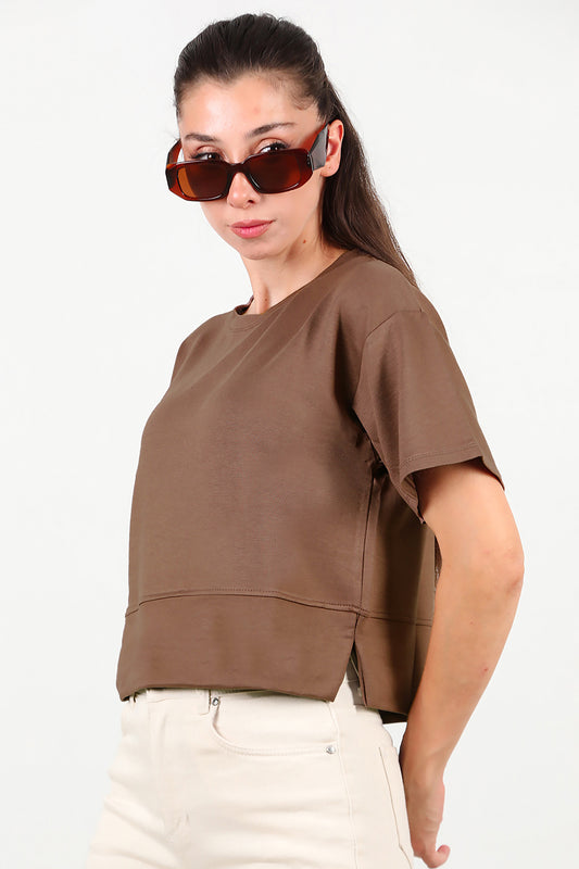 Kadın Bisiklet Yaka Yan Yırtmaçlı T-shırt Kahverengi