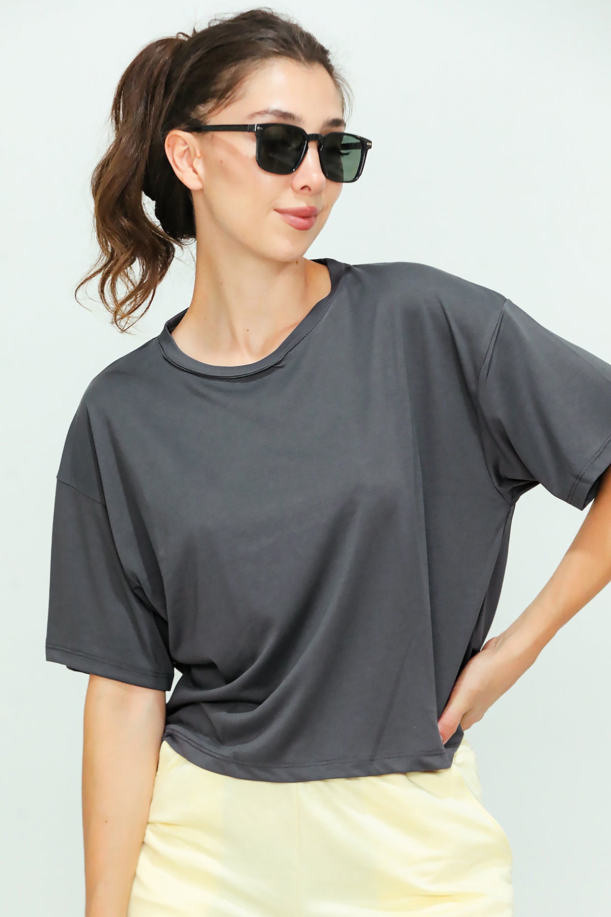 Kadın Bisiklet Yaka Kısa T-shirt Füme