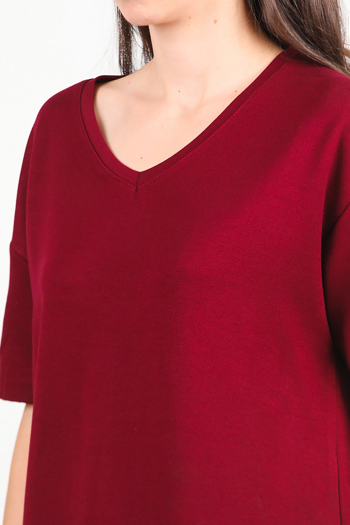 Kadın Eteği Oval V Yaka T-Shirt Bordo
