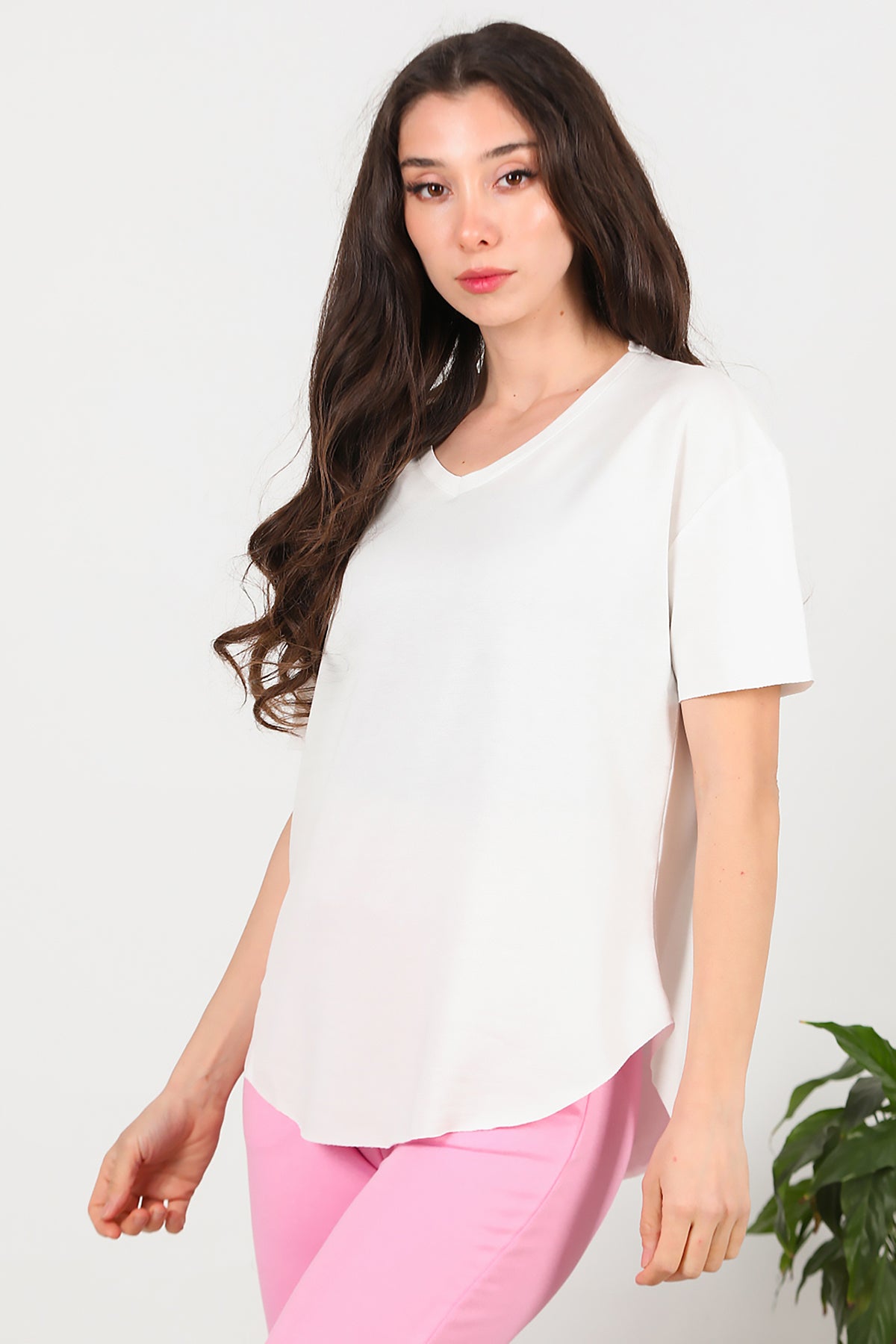 Kadın Eteği Oval V Yaka T-Shirt Ekru