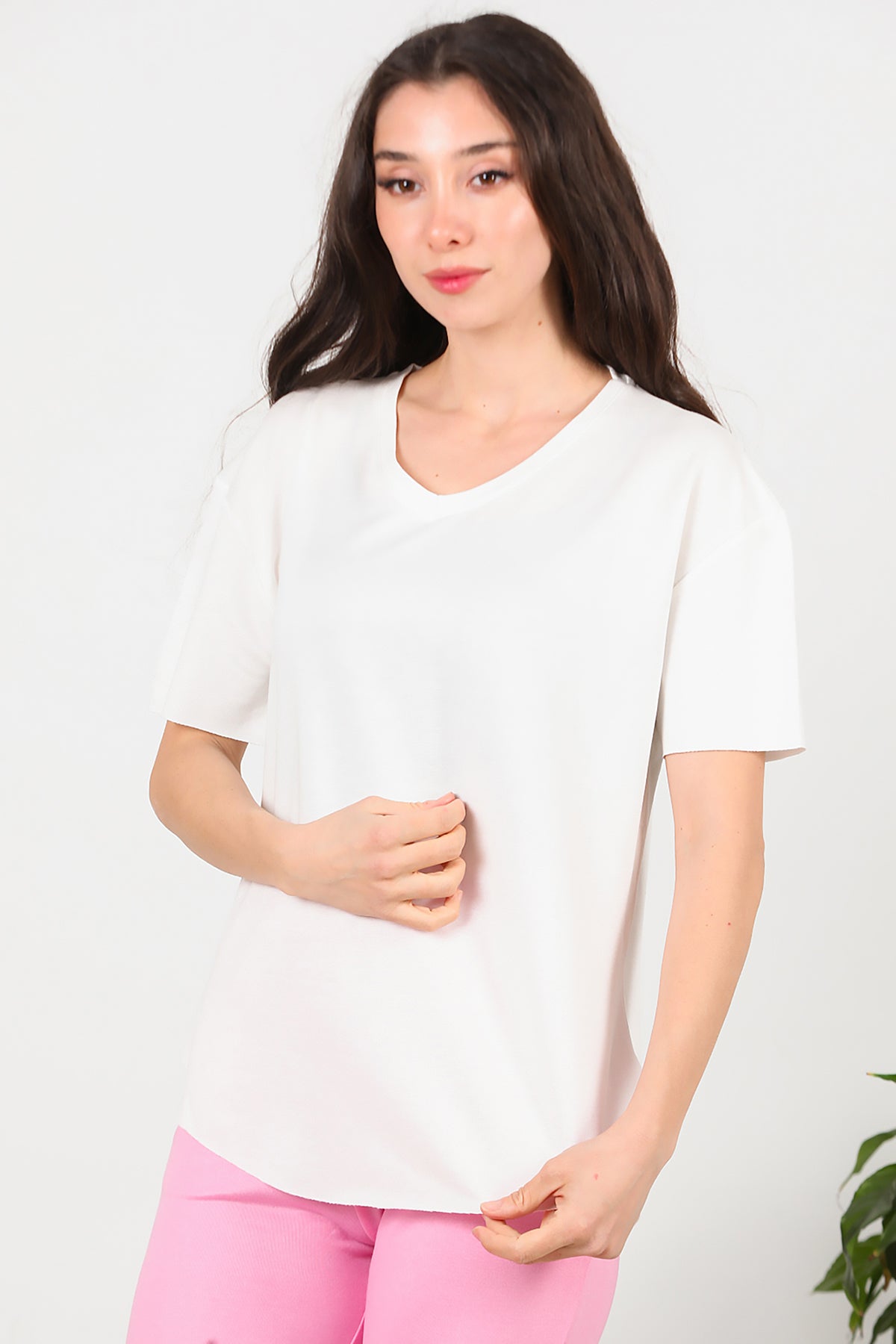 Kadın Eteği Oval V Yaka T-Shirt Ekru