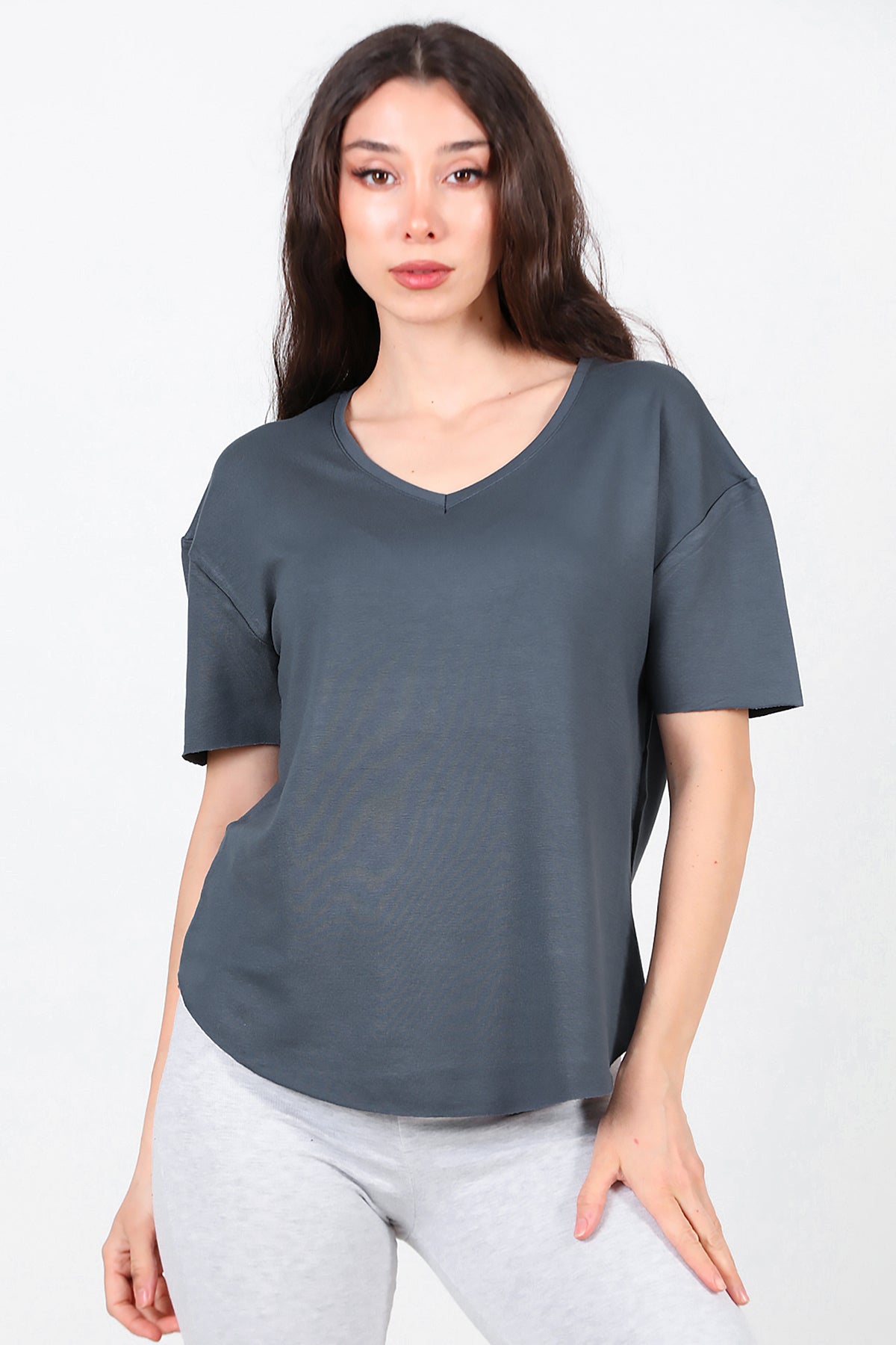 Kadın Eteği Oval V Yaka T-Shirt Füme