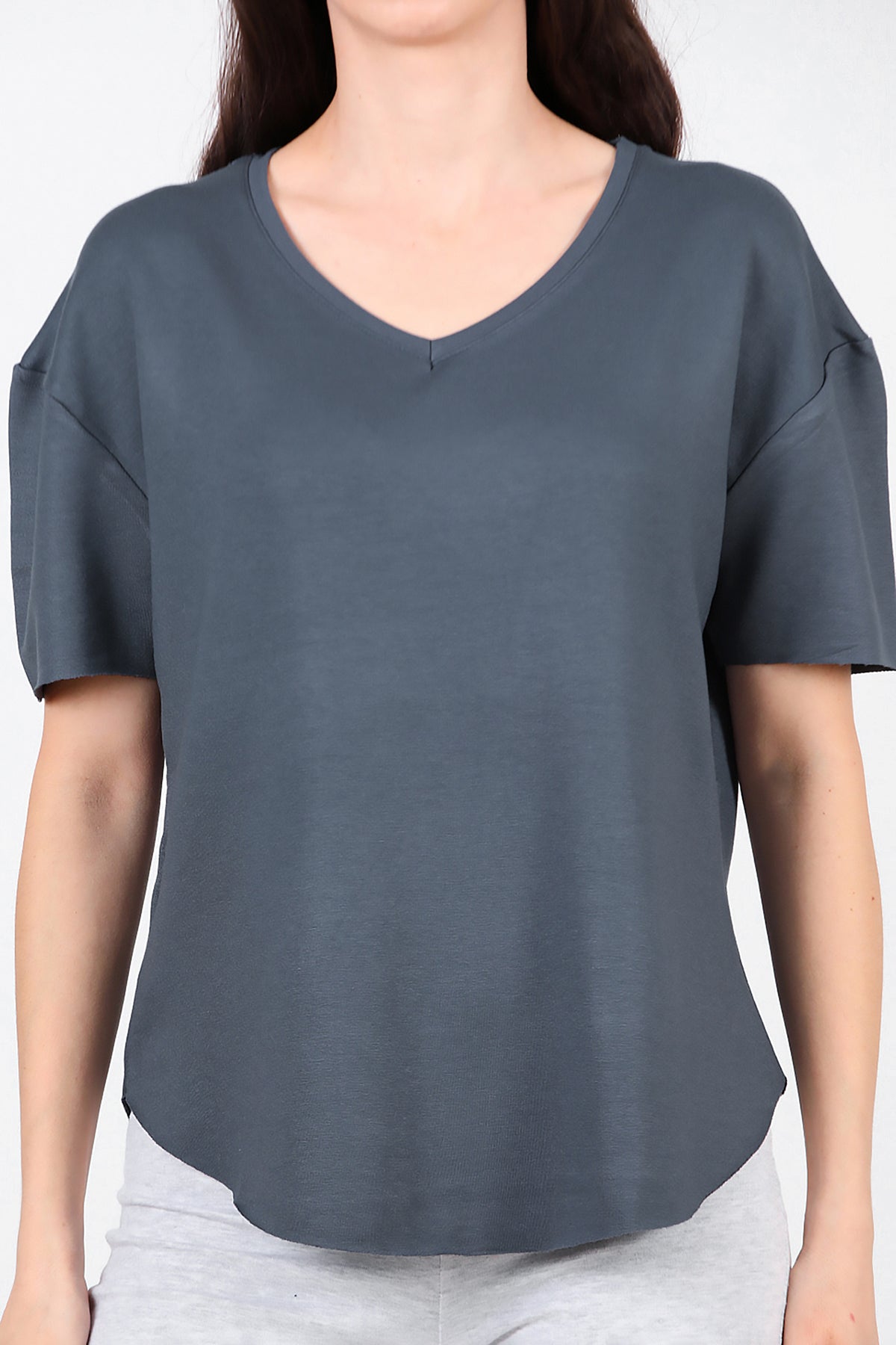 Kadın Eteği Oval V Yaka T-Shirt Füme