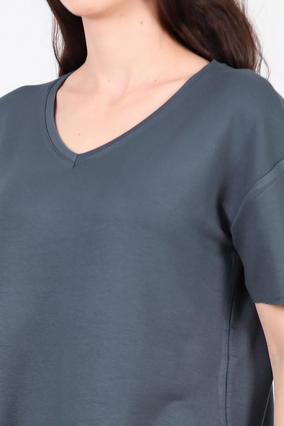 Kadın Eteği Oval V Yaka T-Shirt Füme