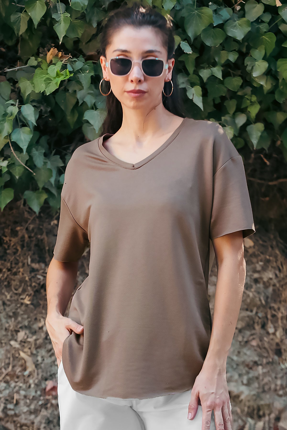 Kadın Eteği Oval V Yaka T-Shirt Kahverengi