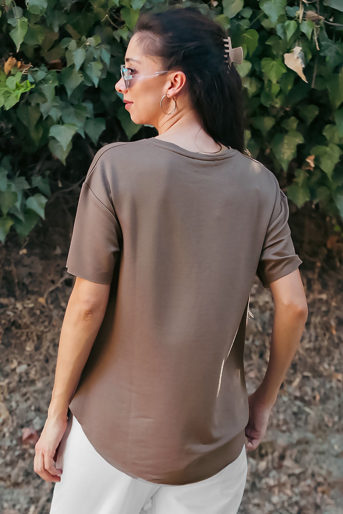 Kadın Eteği Oval V Yaka T-Shirt Kahverengi