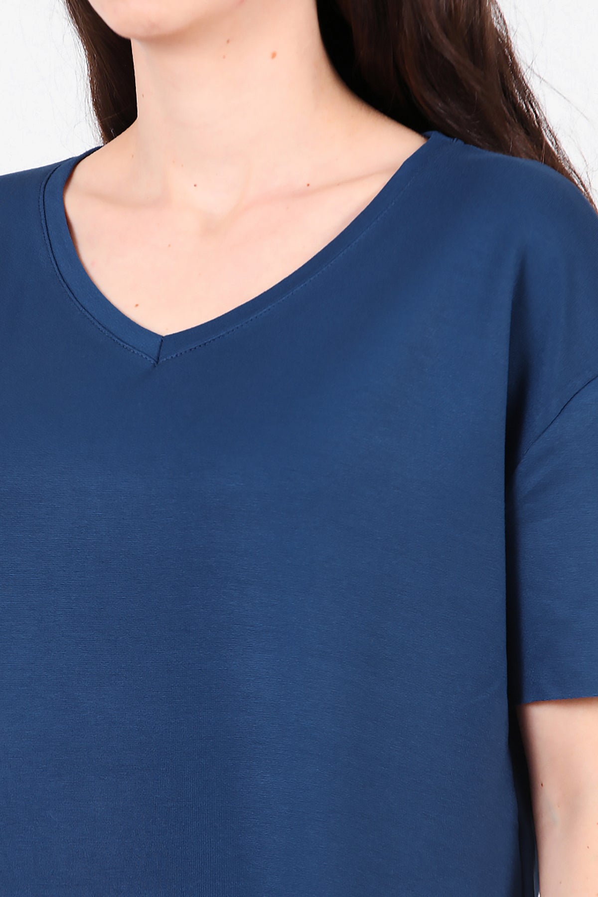 Kadın Eteği Oval V Yaka T-Shirt Lacivert
