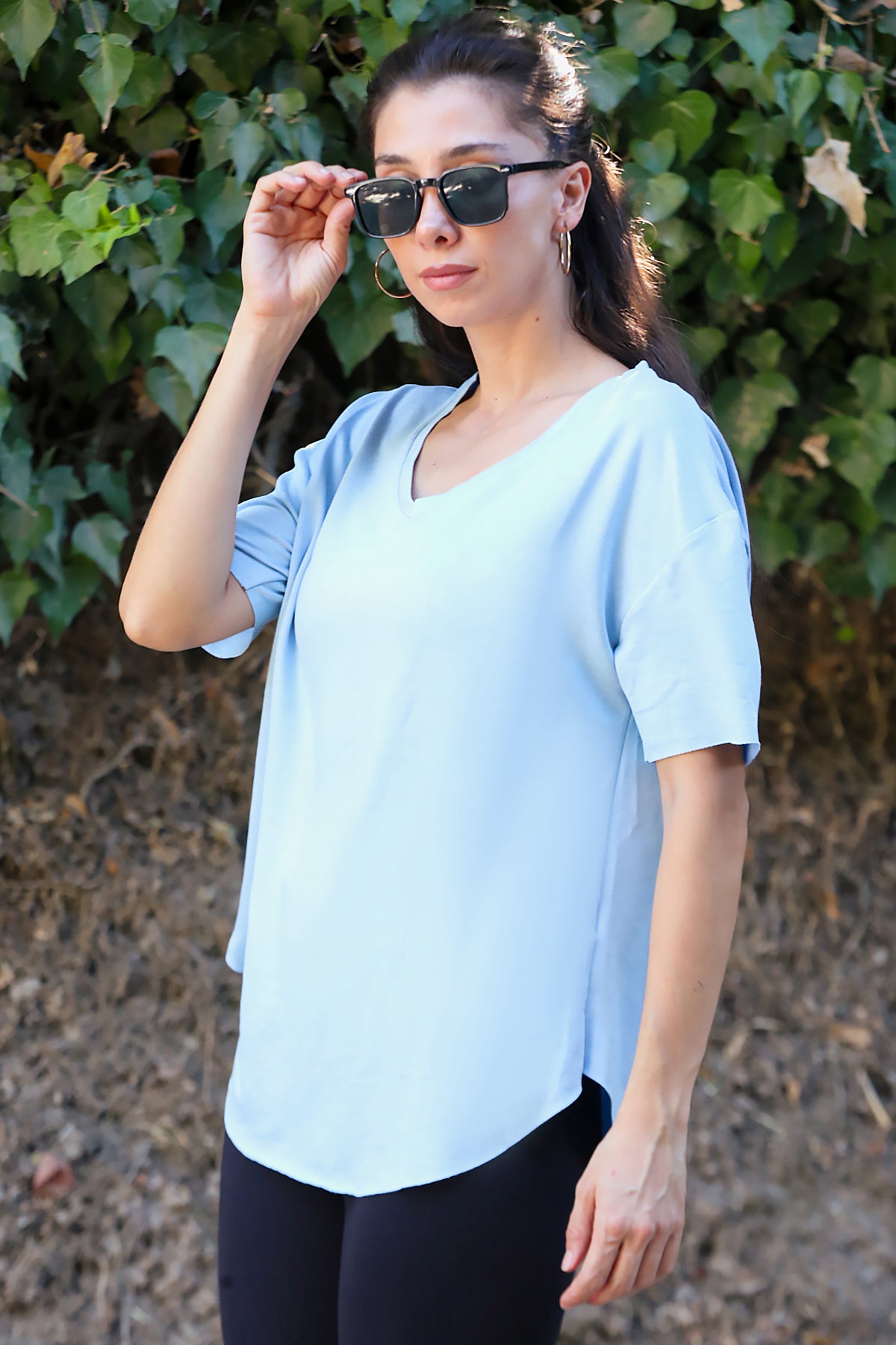 Kadın Eteği Oval V Yaka T-Shirt Mavi