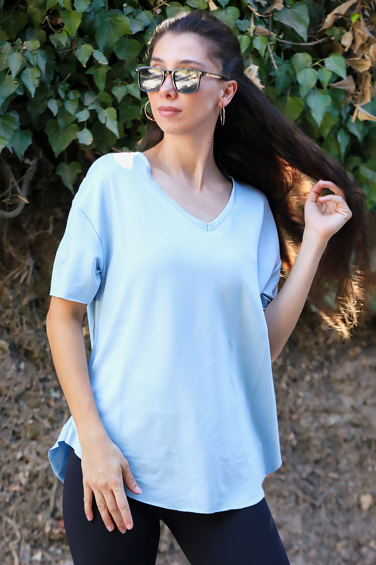 Kadın Eteği Oval V Yaka T-Shirt Mavi