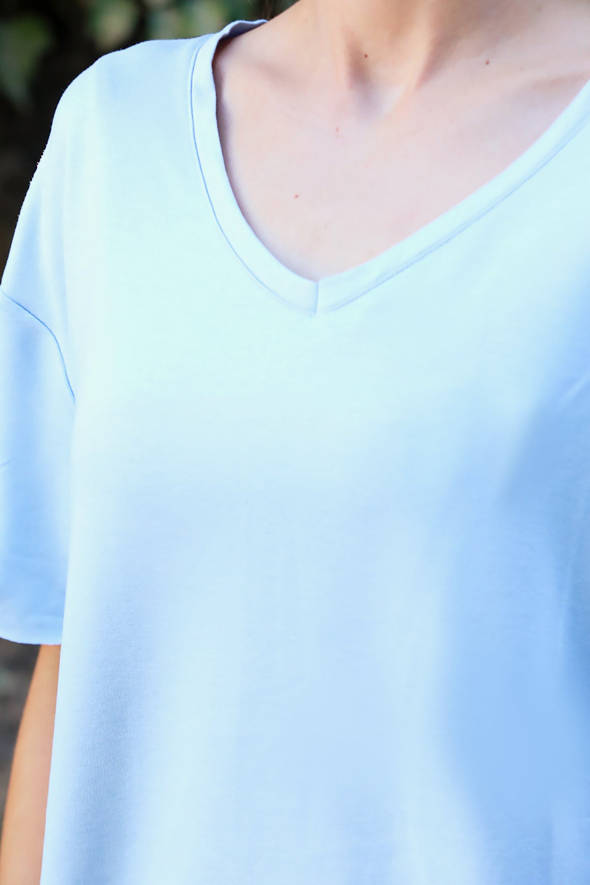 Kadın Eteği Oval V Yaka T-Shirt Mavi