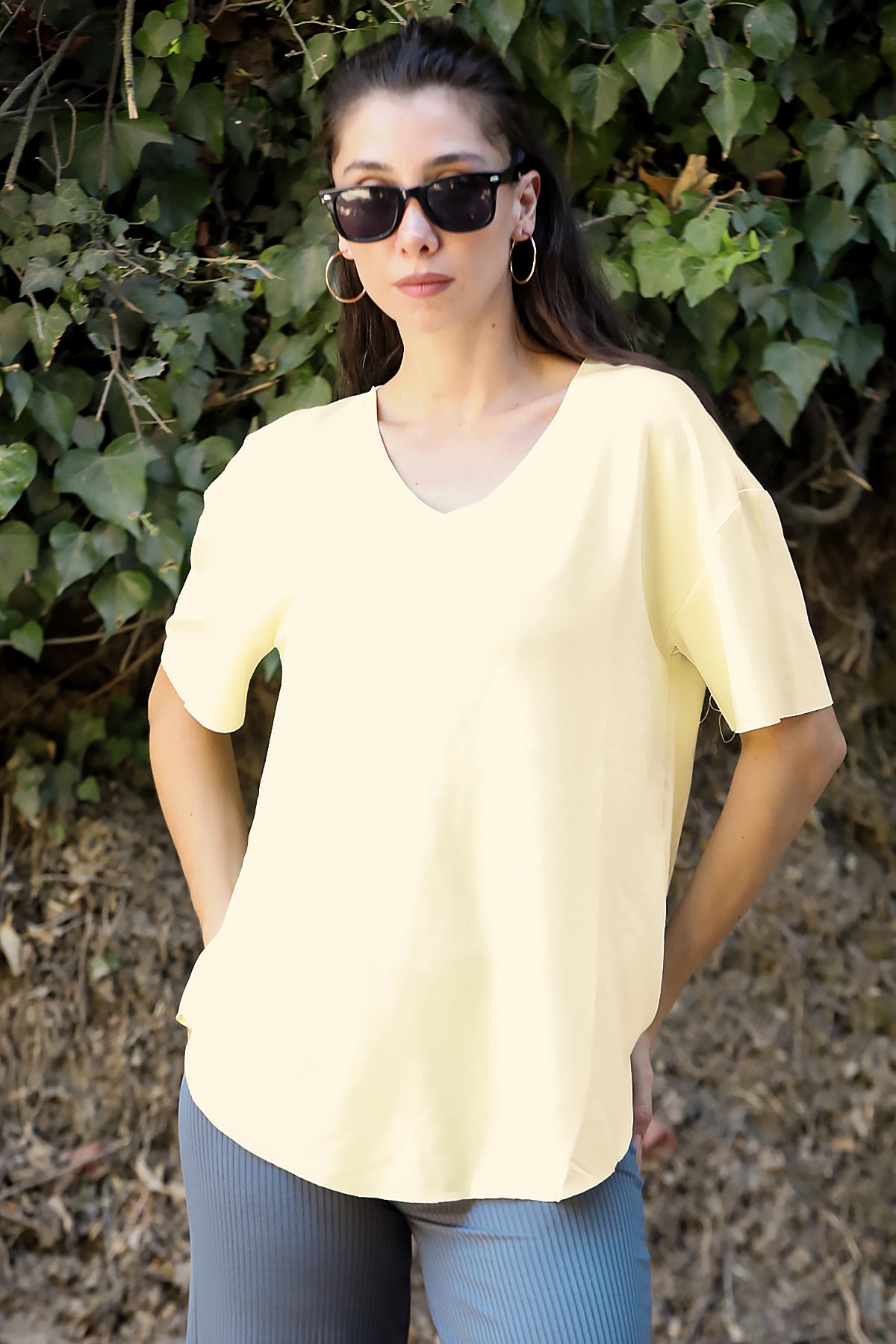 Kadın Eteği Oval V Yaka T-Shirt Sarı