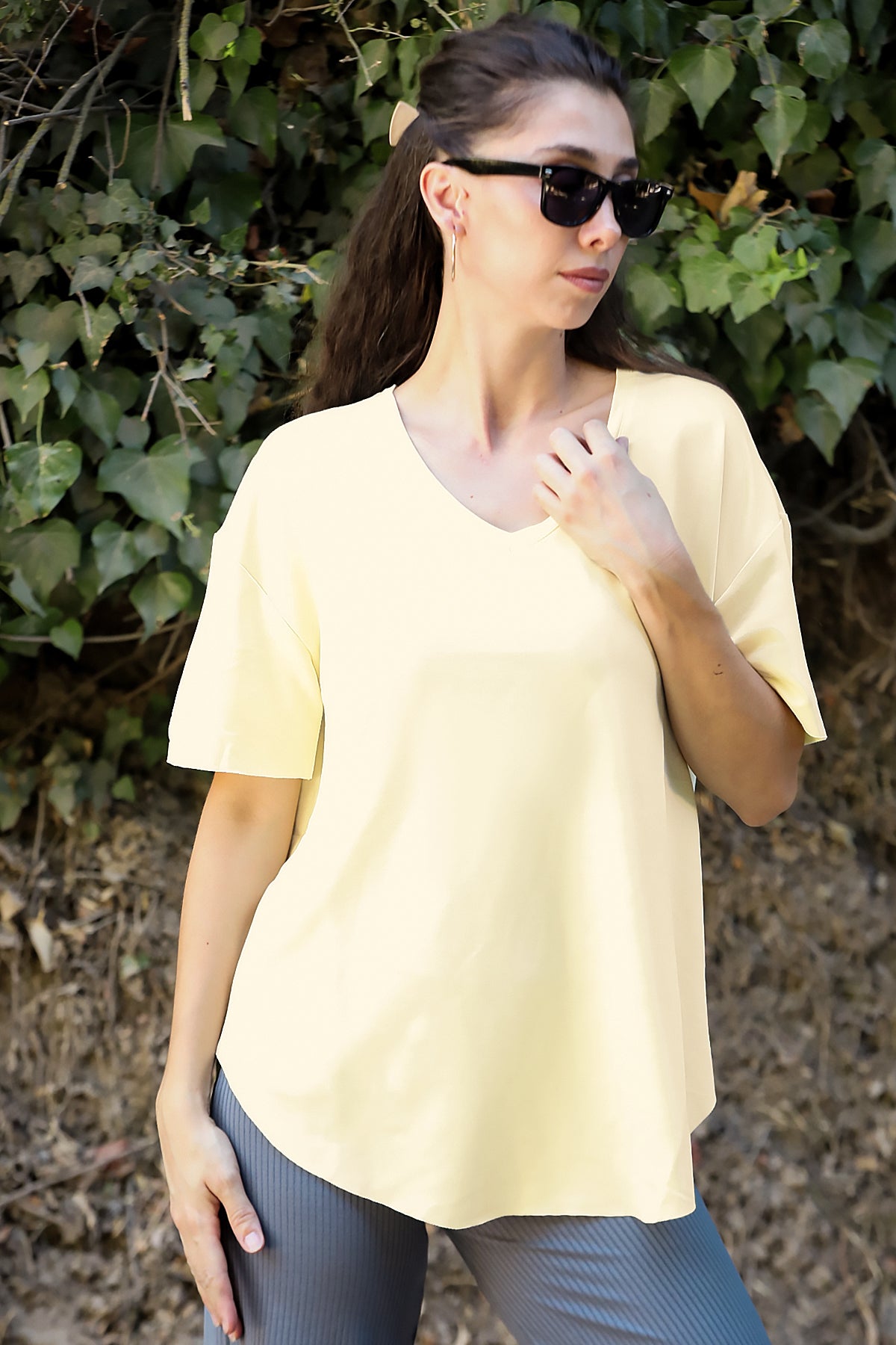 Kadın Eteği Oval V Yaka T-Shirt Sarı