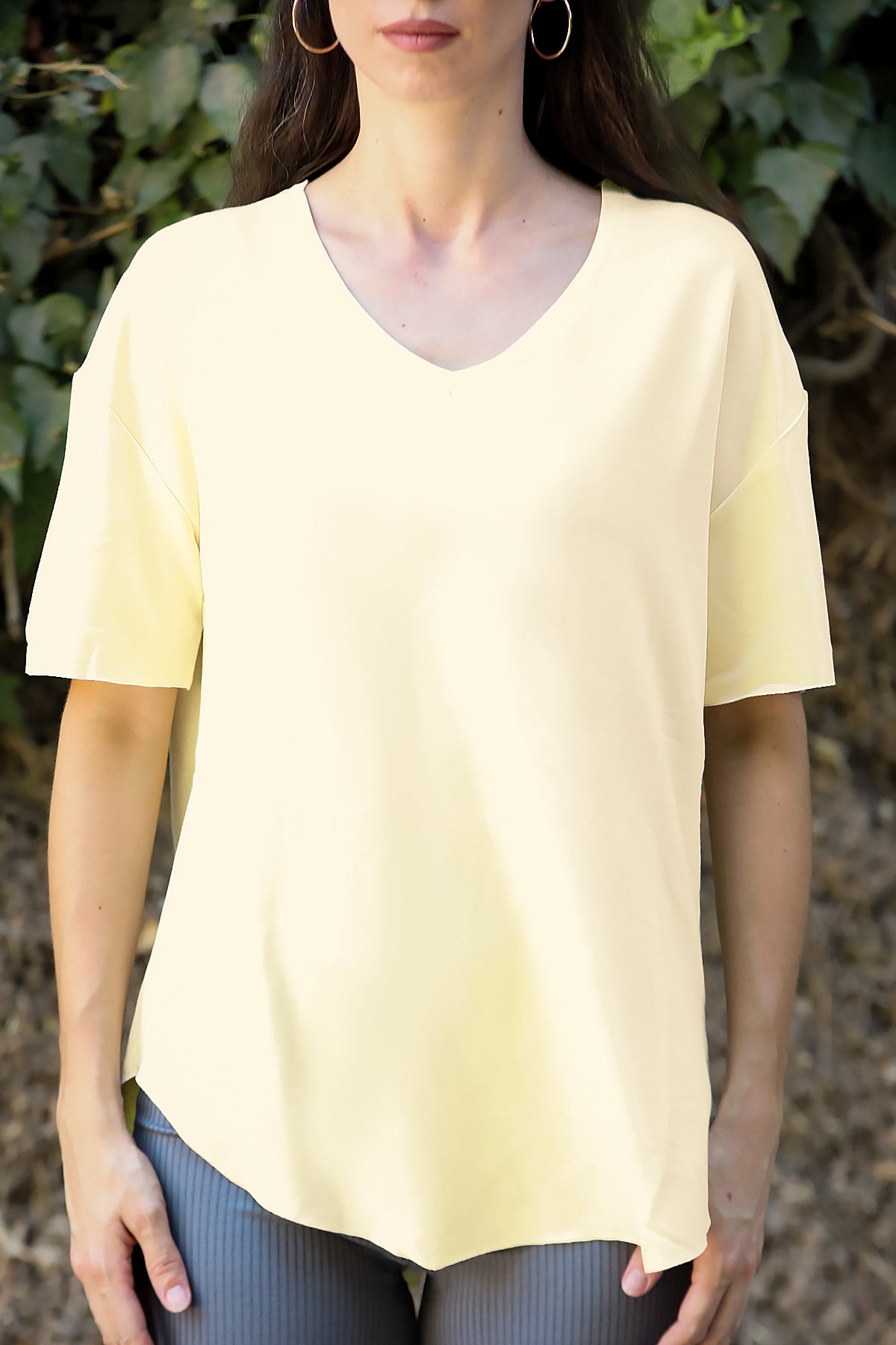 Kadın Eteği Oval V Yaka T-Shirt Sarı