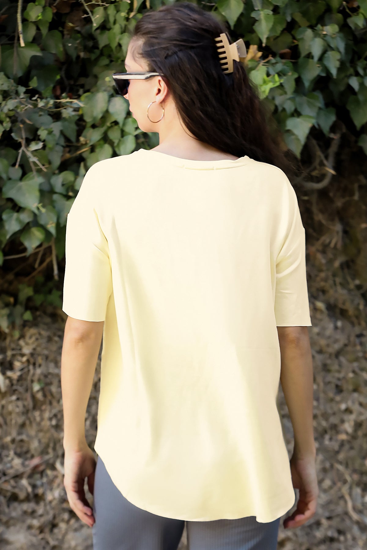 Kadın Eteği Oval V Yaka T-Shirt Sarı