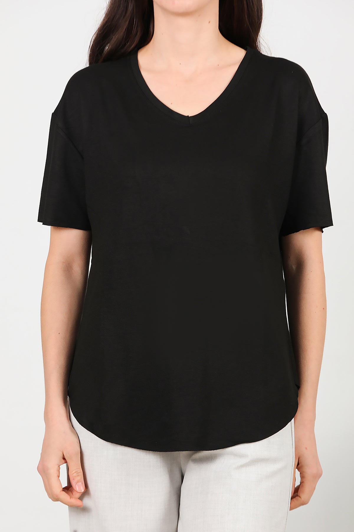 Kadın Eteği Oval V Yaka T-Shirt Siyah