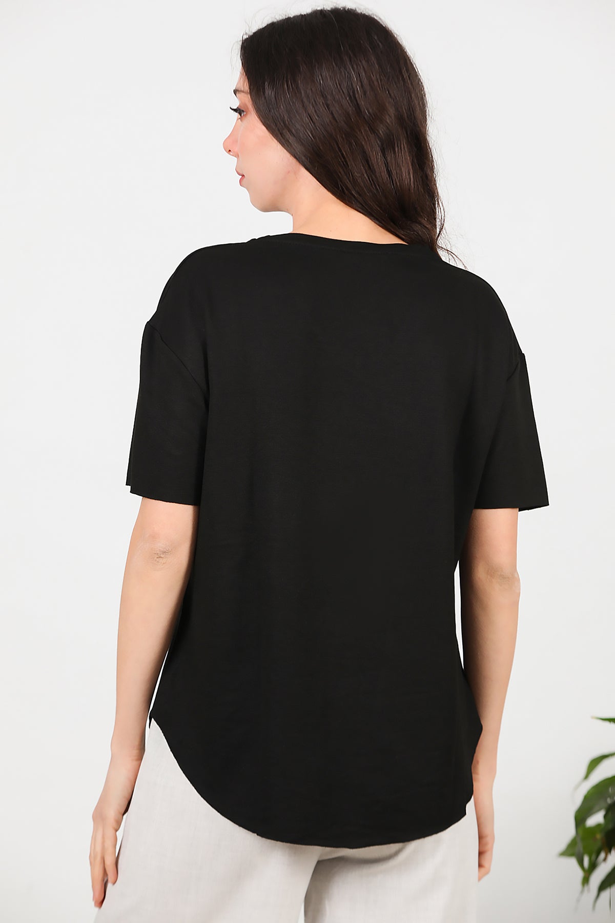 Kadın Eteği Oval V Yaka T-Shirt Siyah