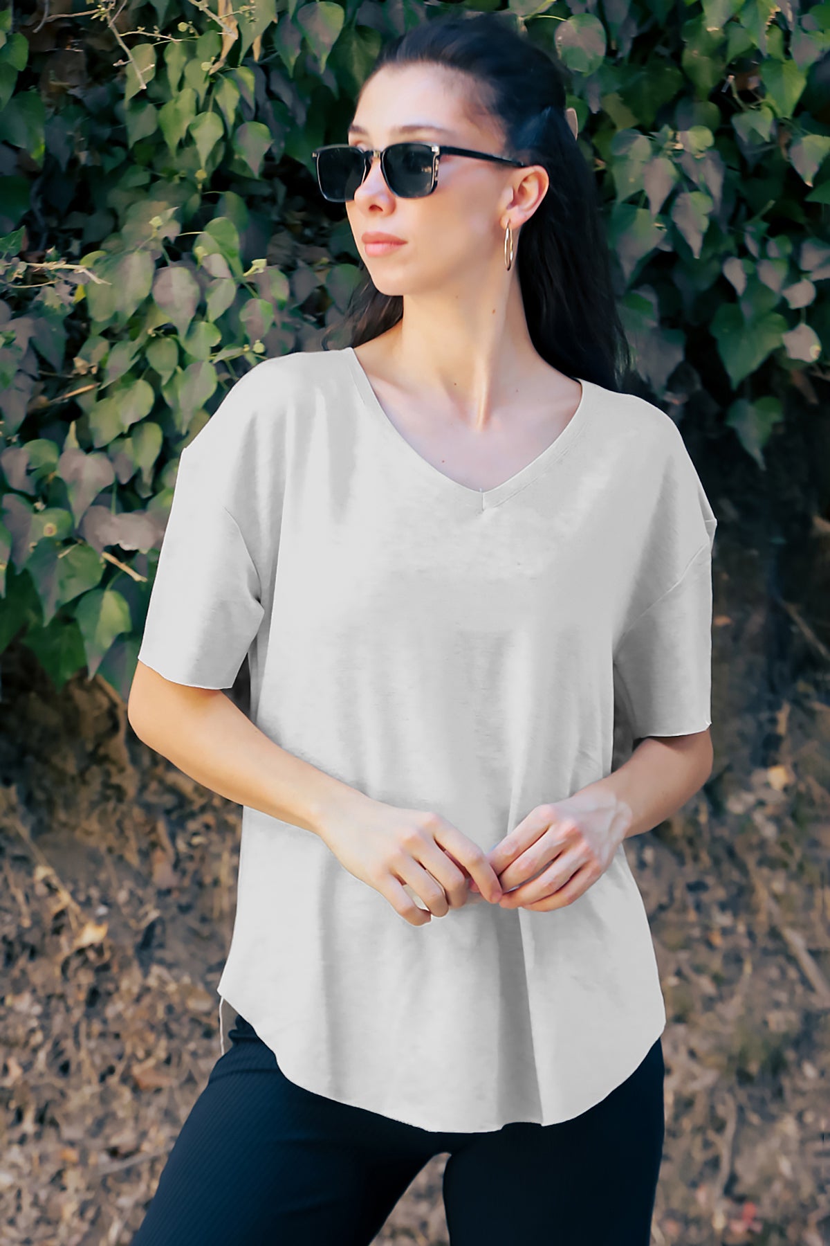 Kadın Eteği Oval V Yaka T-Shirt Taş