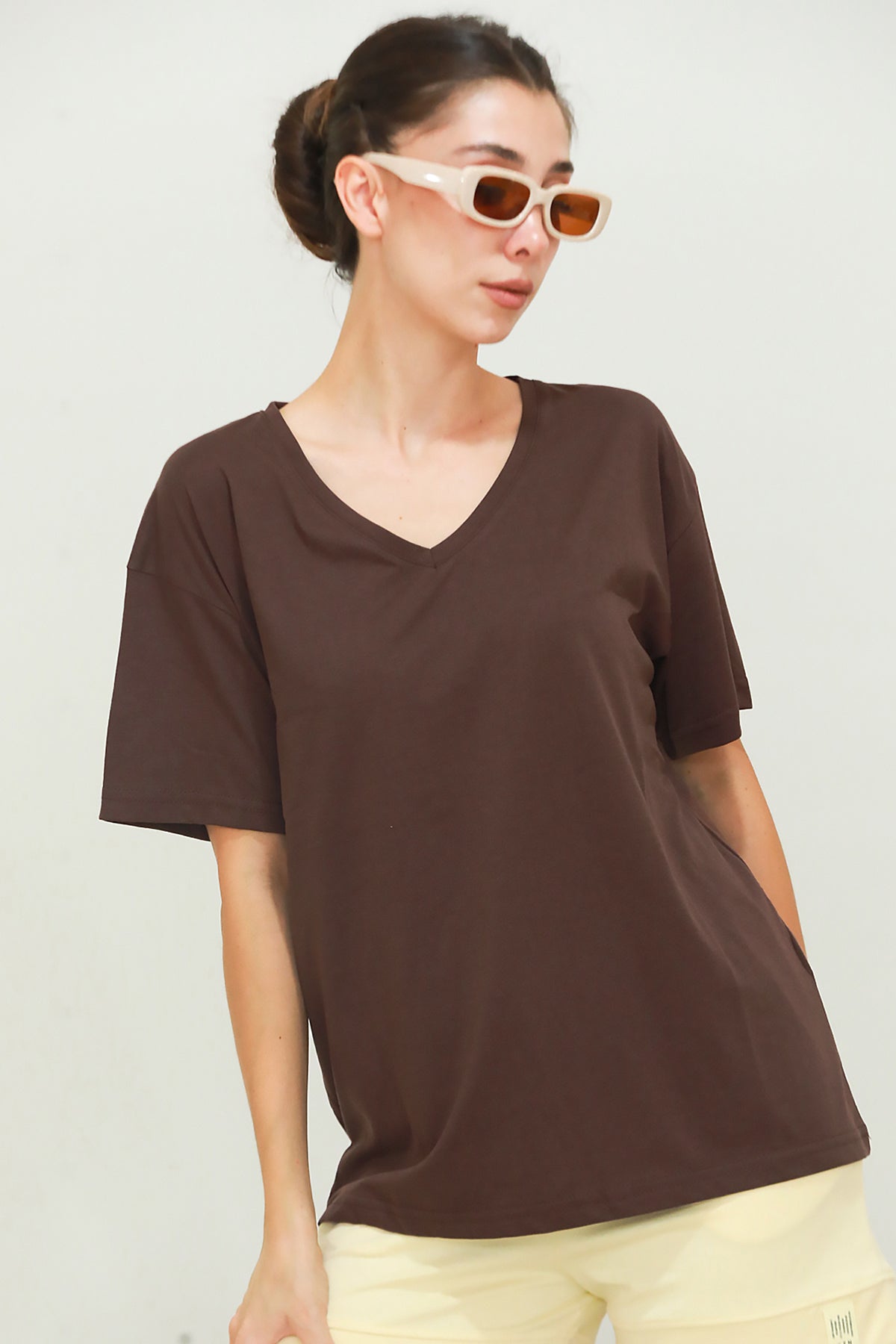 Kadın V Yaka Oversize T-Shirt Kahverengi