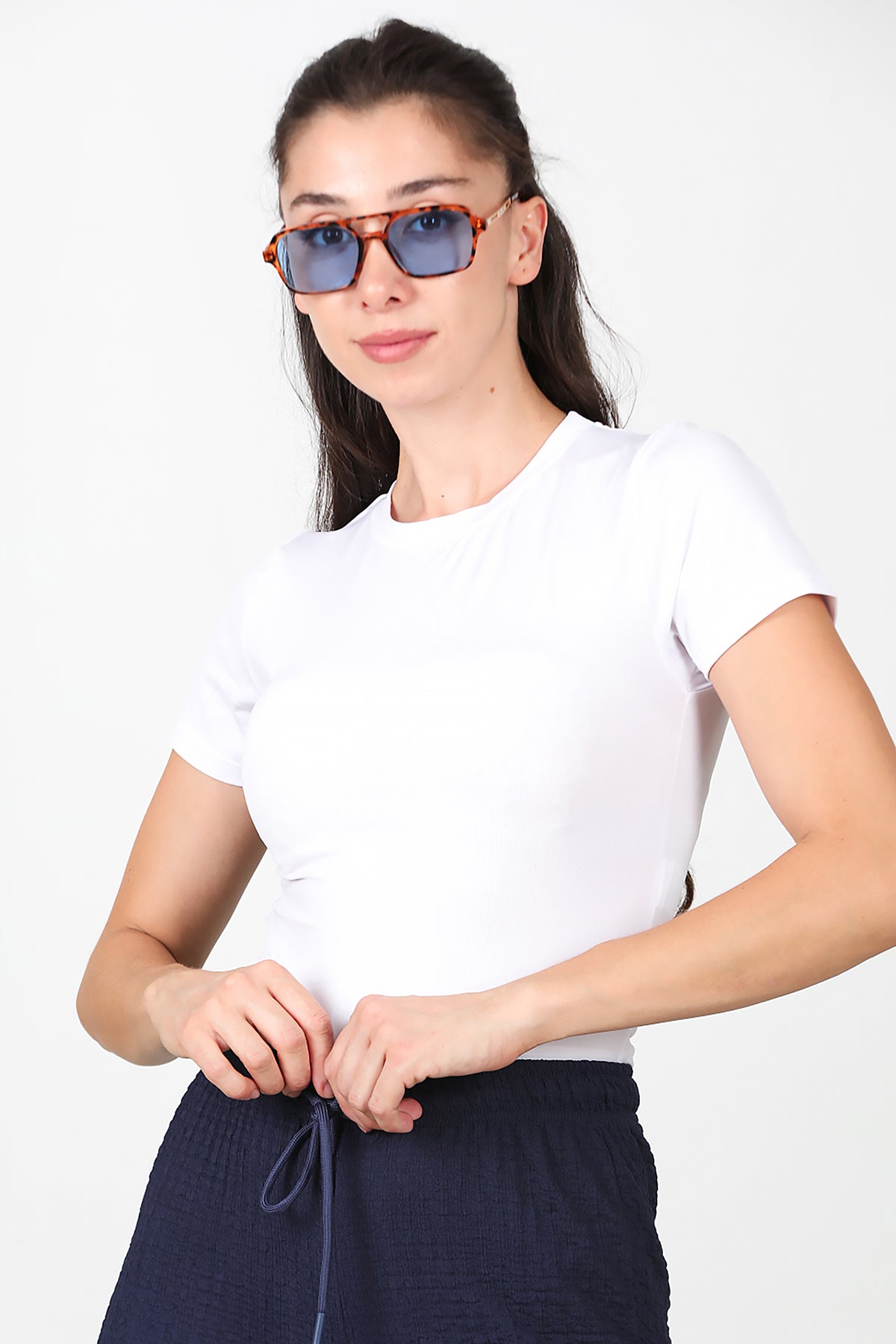 Kadın Bisiklet Yaka Crop T-Shirt Beyaz