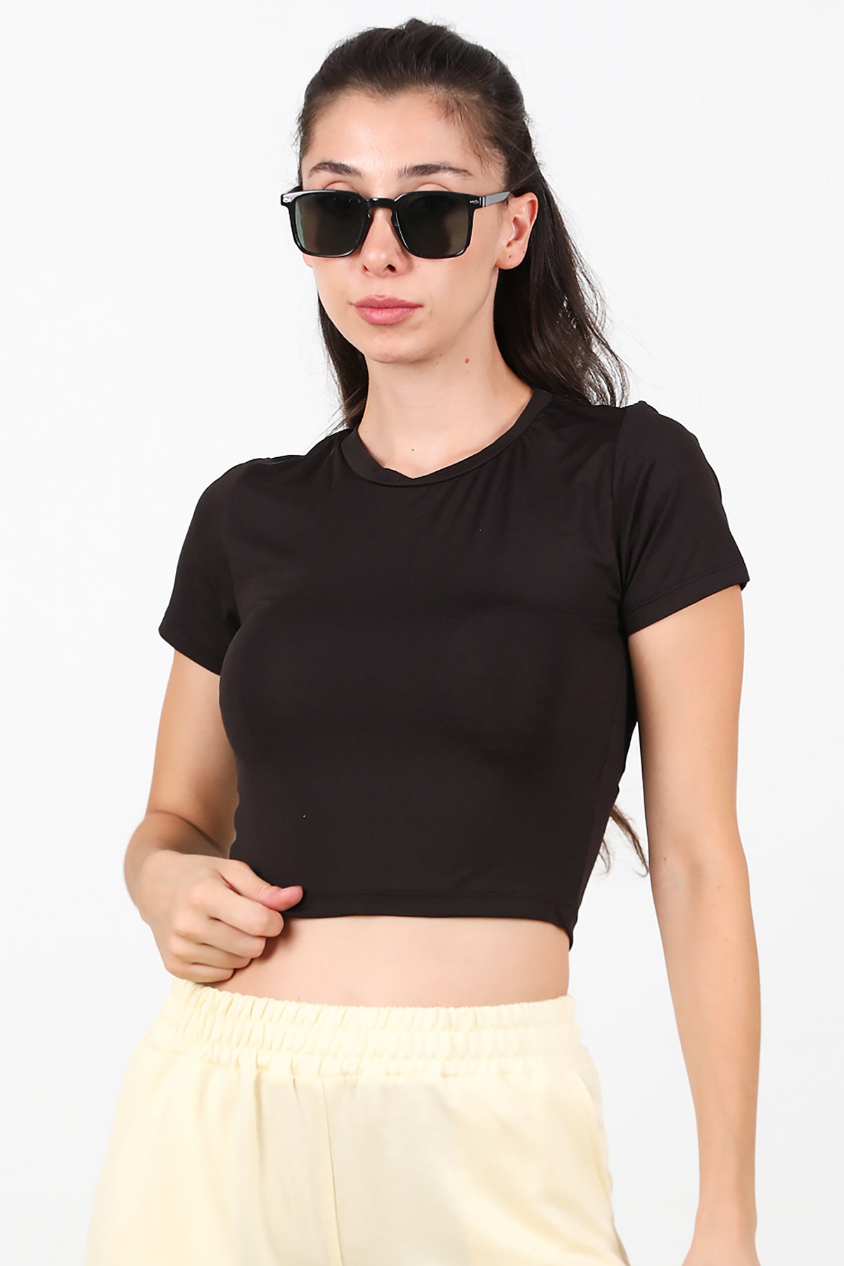Kadın Bisiklet Yaka Crop T-Shirt Siyah