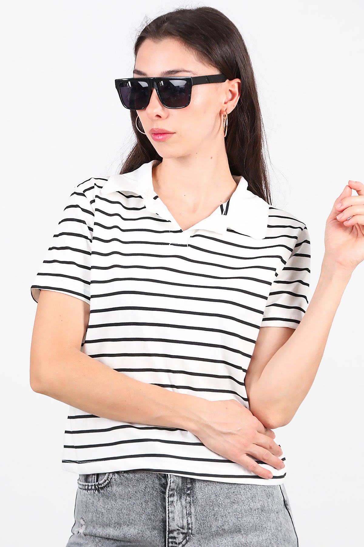 Kadın Çizgili Yakalı T-Shirt Siyah