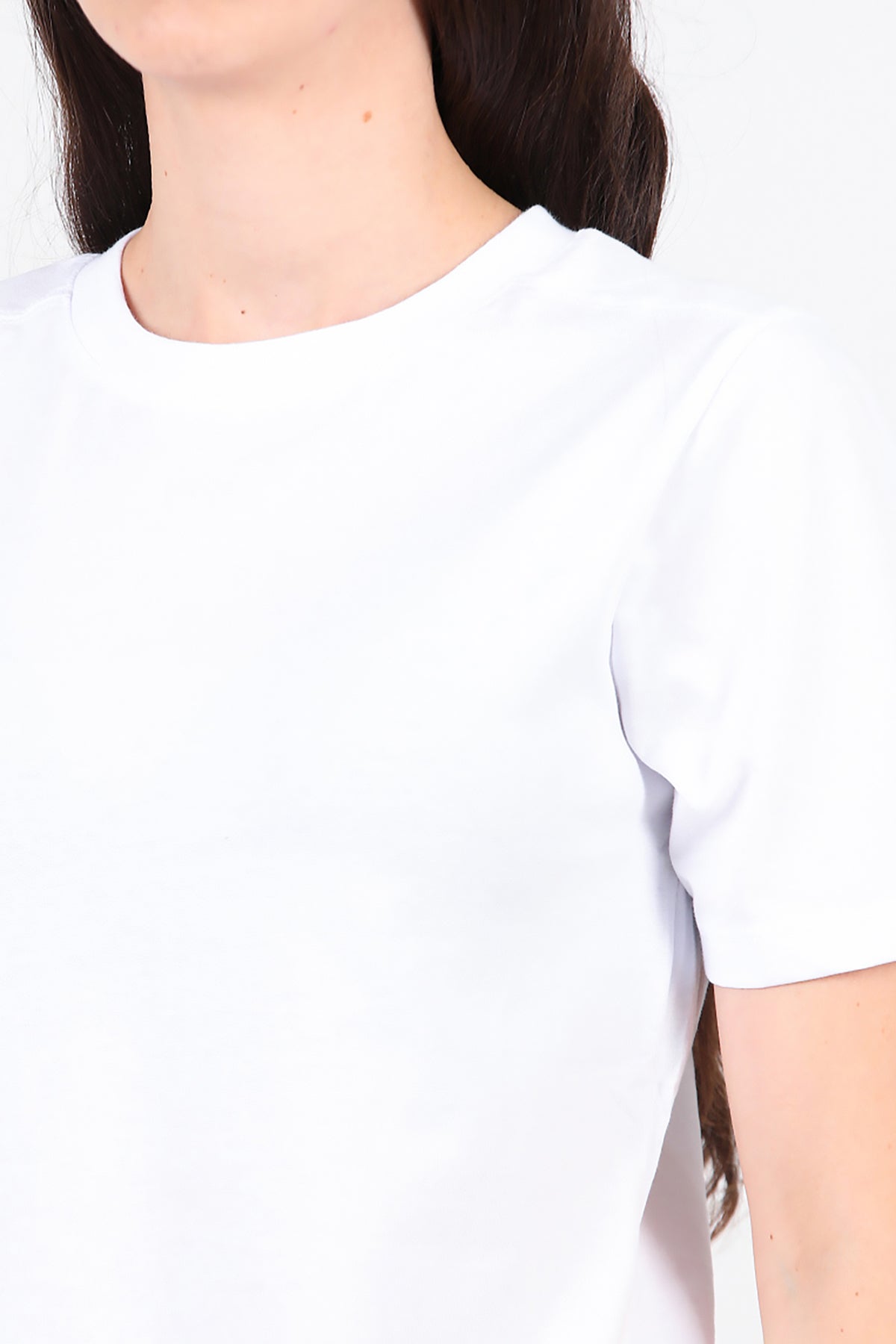 Kadın Omzu Çimalı Basic T-Shirt Ekru
