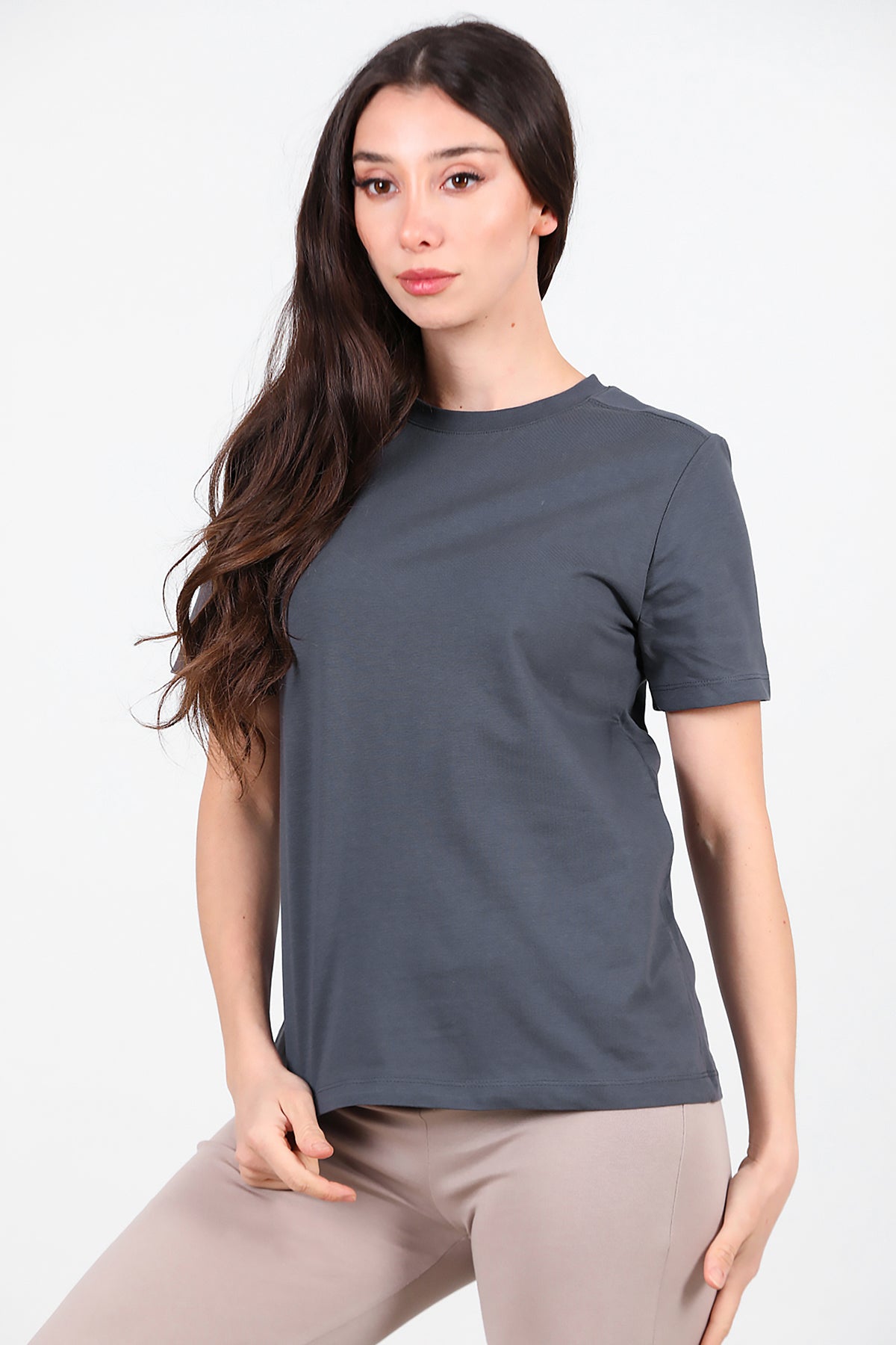 Kadın Omzu Çimalı Basic T-Shirt Füme