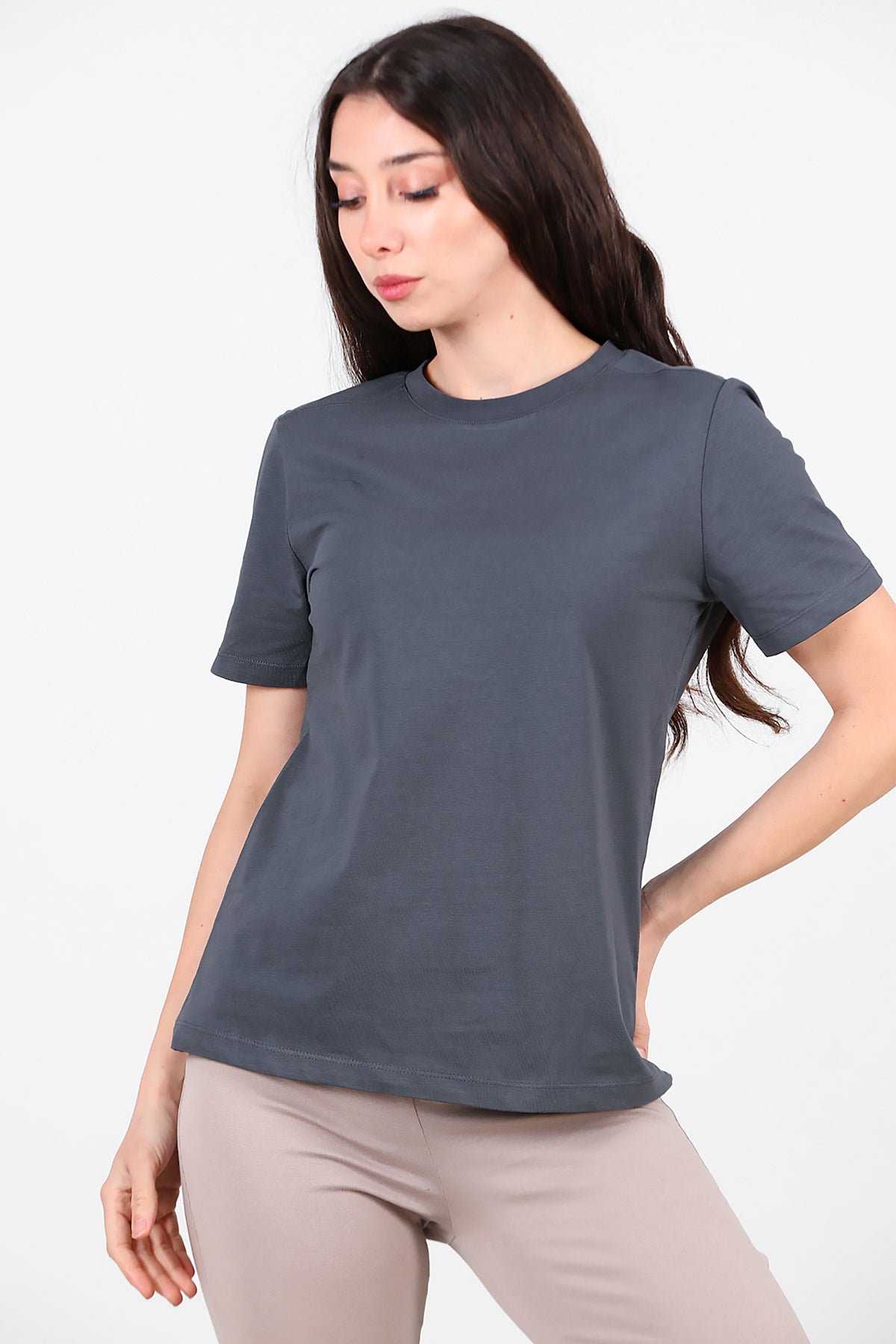 Kadın Omzu Çimalı Basic T-Shirt Füme