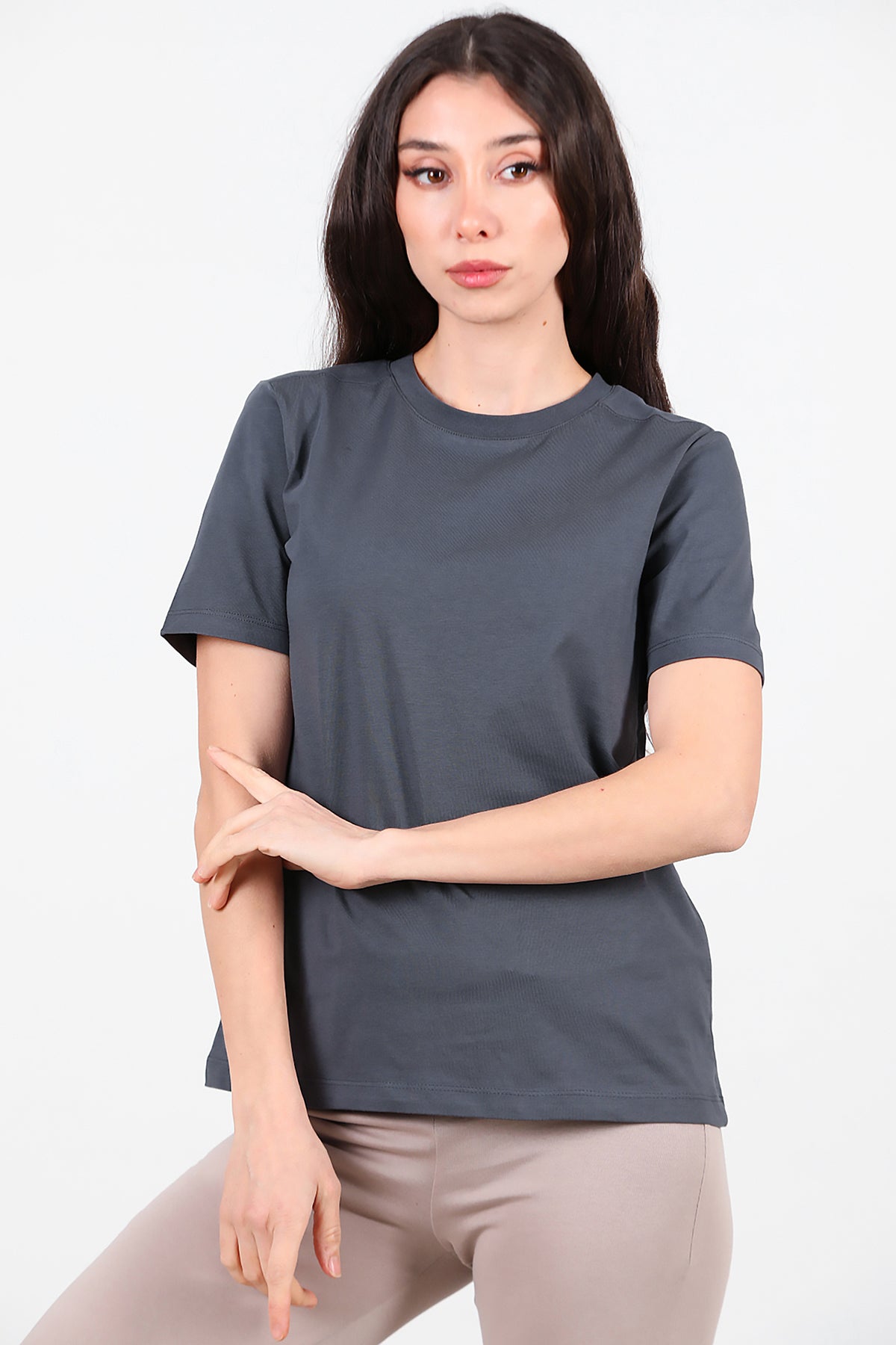Kadın Omzu Çimalı Basic T-Shirt Füme