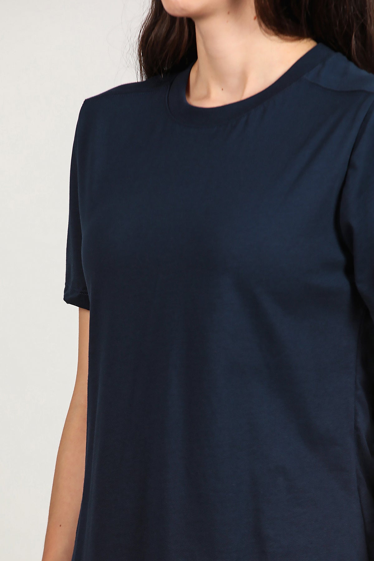 Kadın Omzu Çimalı Basic T-Shirt Lacivert