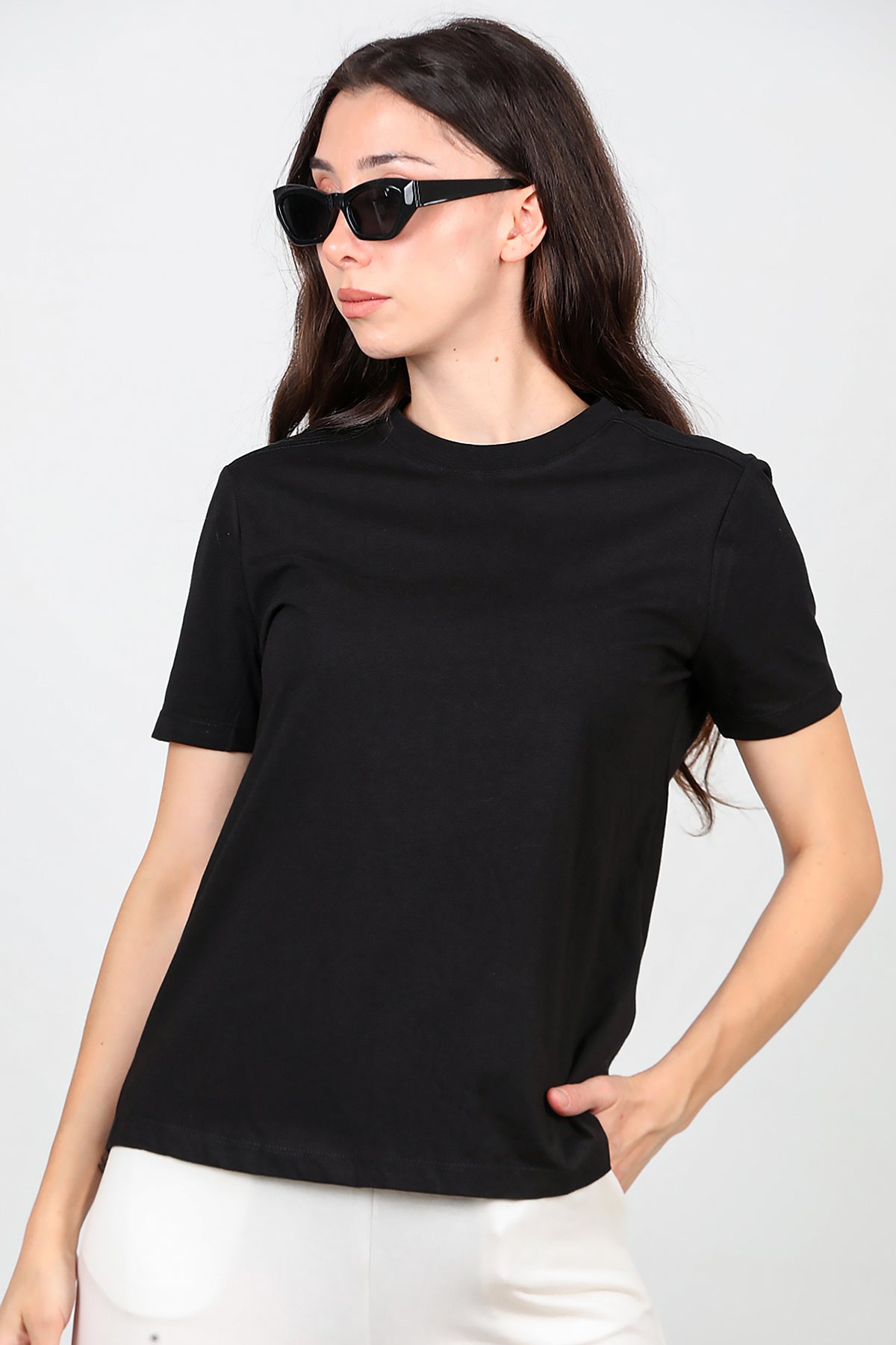 Kadın Omzu Çimalı Basic T-Shirt Siyah